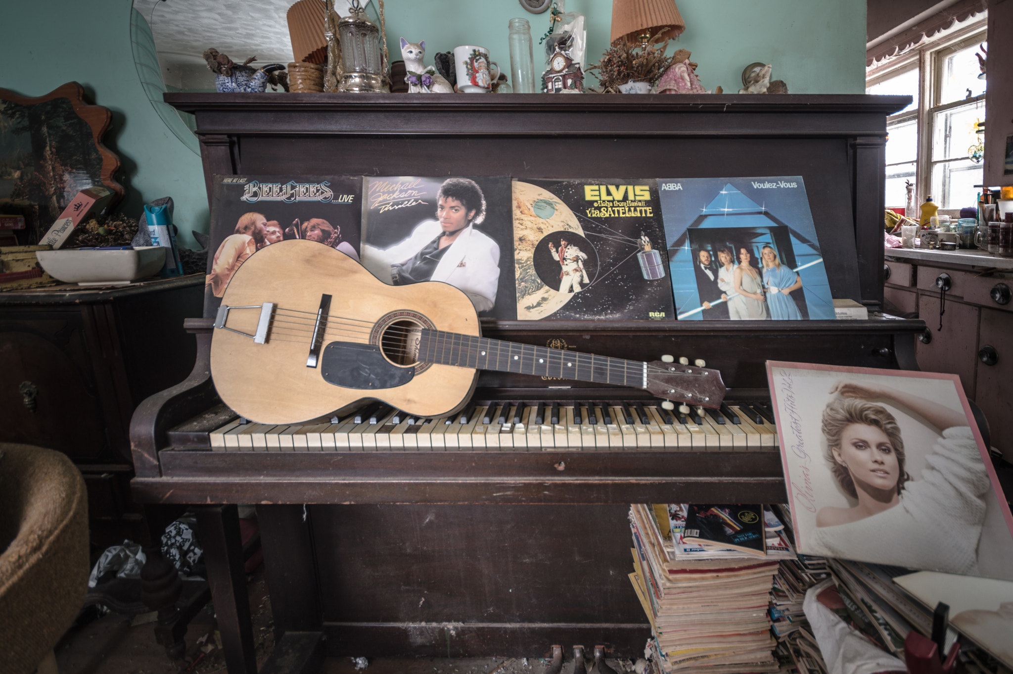 Nikon D3200 + Sigma 10-20mm F4-5.6 EX DC HSM sample photo. Abandoned musical and retro time capsule house photography