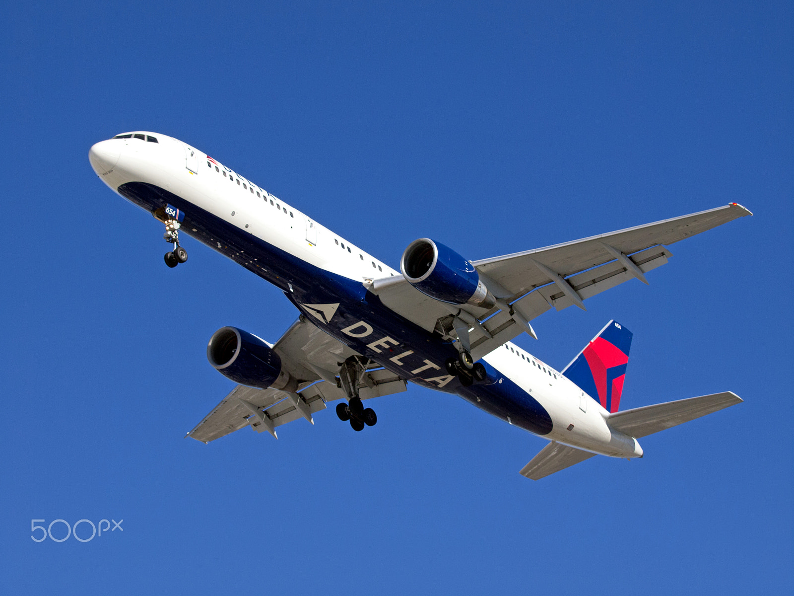 Olympus E-5 sample photo. Delta airlines boeing b-757-200 photography