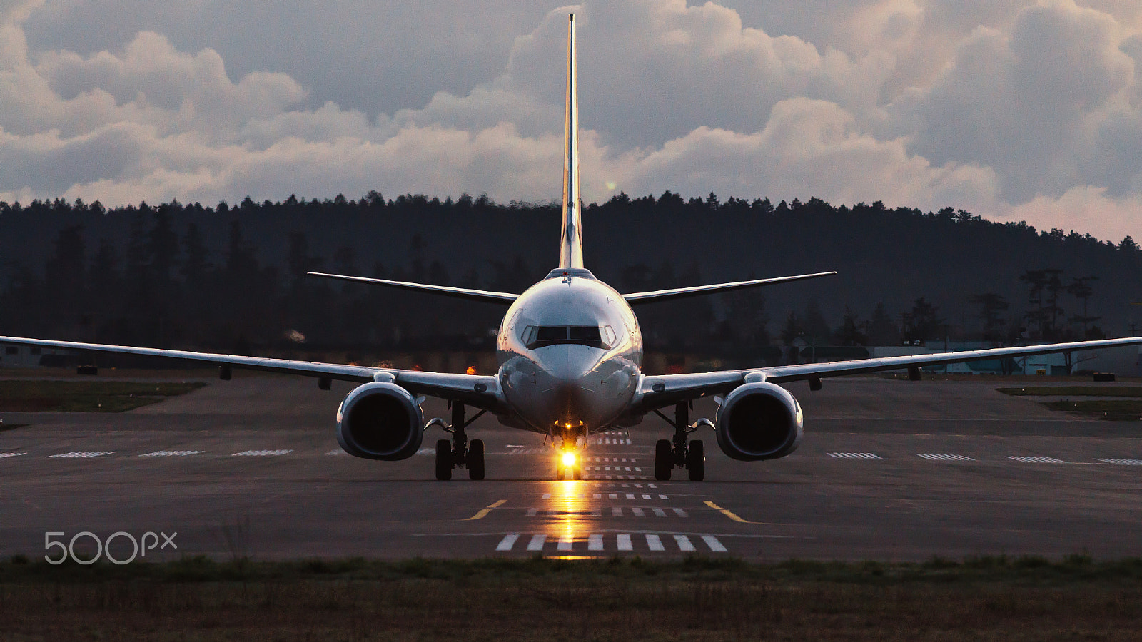 Nikon AF-S Nikkor 300mm F4D ED-IF sample photo. Taxi via runway 21 photography