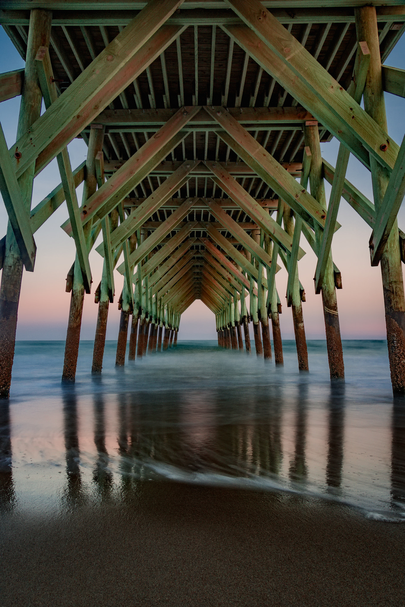 Canon EOS 750D (EOS Rebel T6i / EOS Kiss X8i) sample photo. Oceanic pier at sunset photography