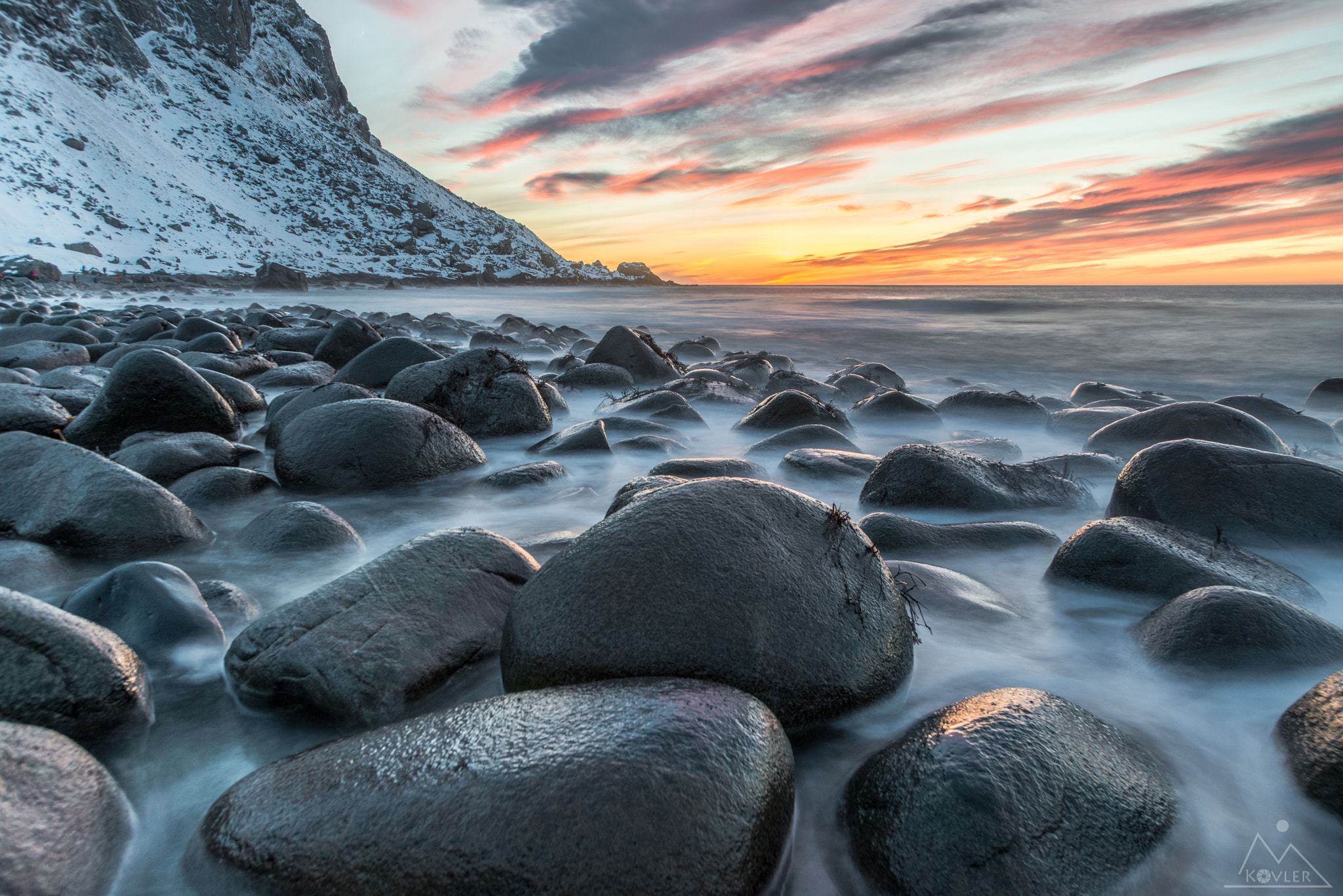 Nikon D800 + Nikon AF-S Nikkor 17-35mm F2.8D ED-IF sample photo. Sunset at lofoten photography