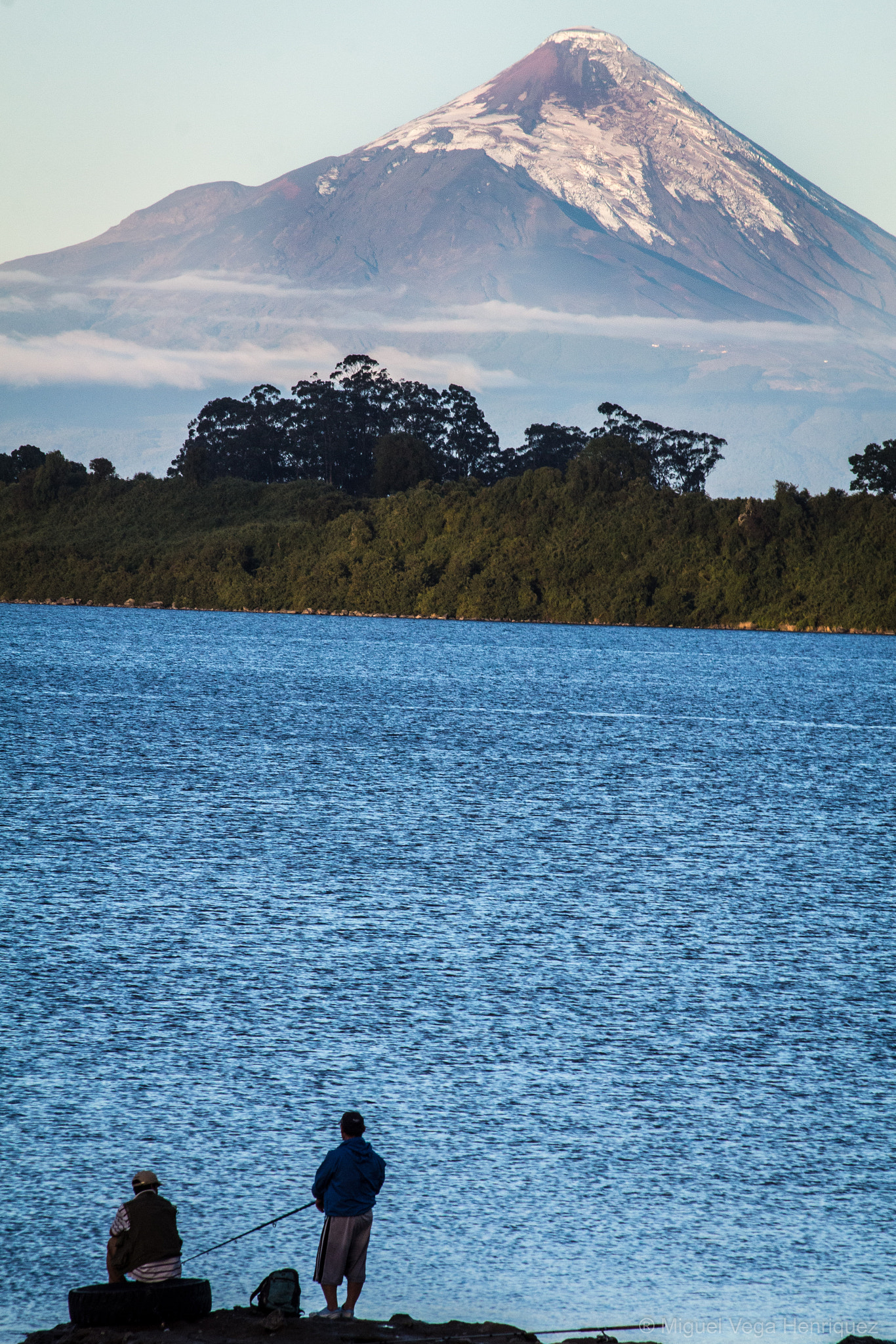 Canon EOS 700D (EOS Rebel T5i / EOS Kiss X7i) + Canon EF 75-300mm f/4-5.6 USM sample photo. Puerto varas - chile "volcan osorno" photography