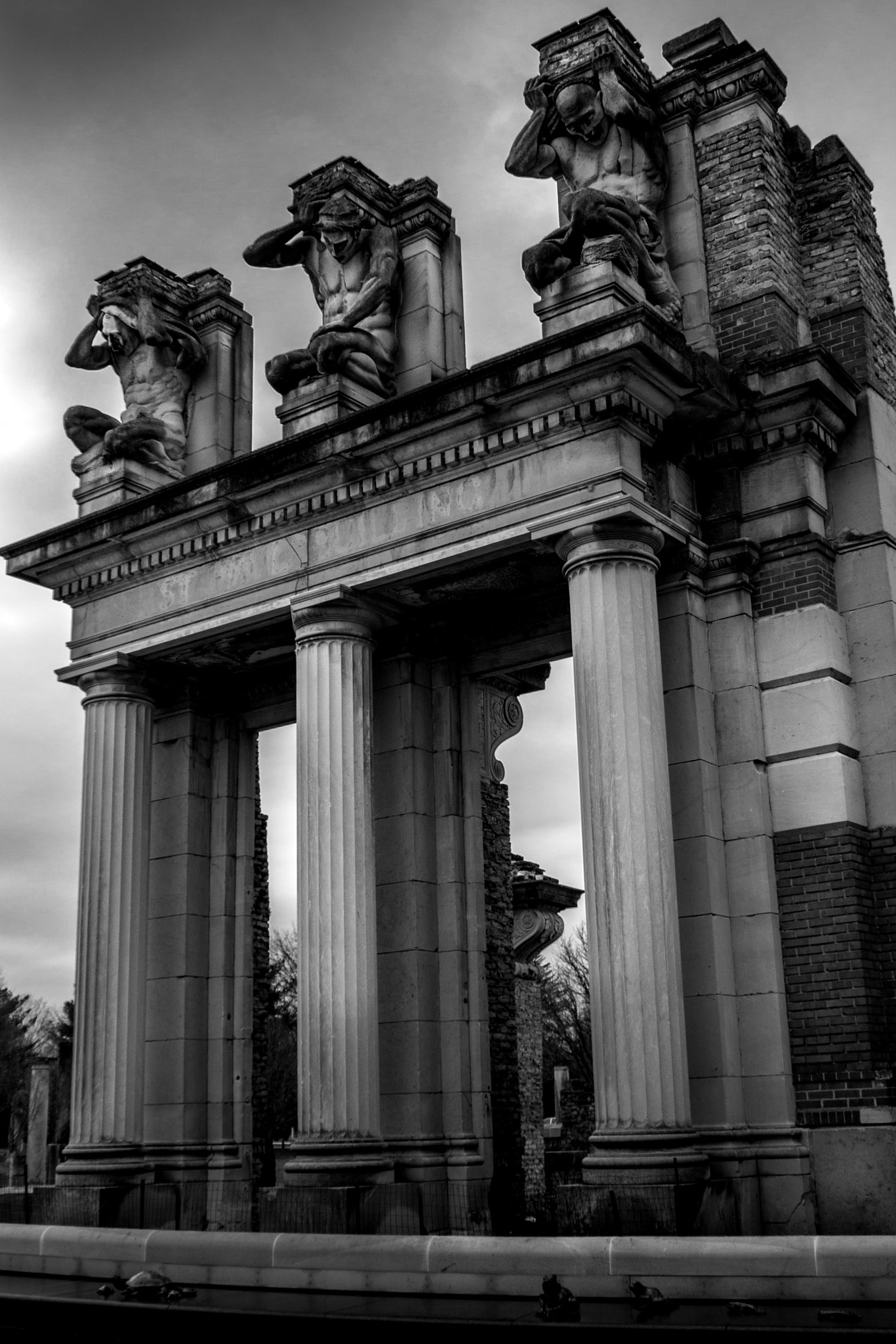 Canon EOS 1100D (EOS Rebel T3 / EOS Kiss X50) sample photo. Holding up the ruins 2 photography