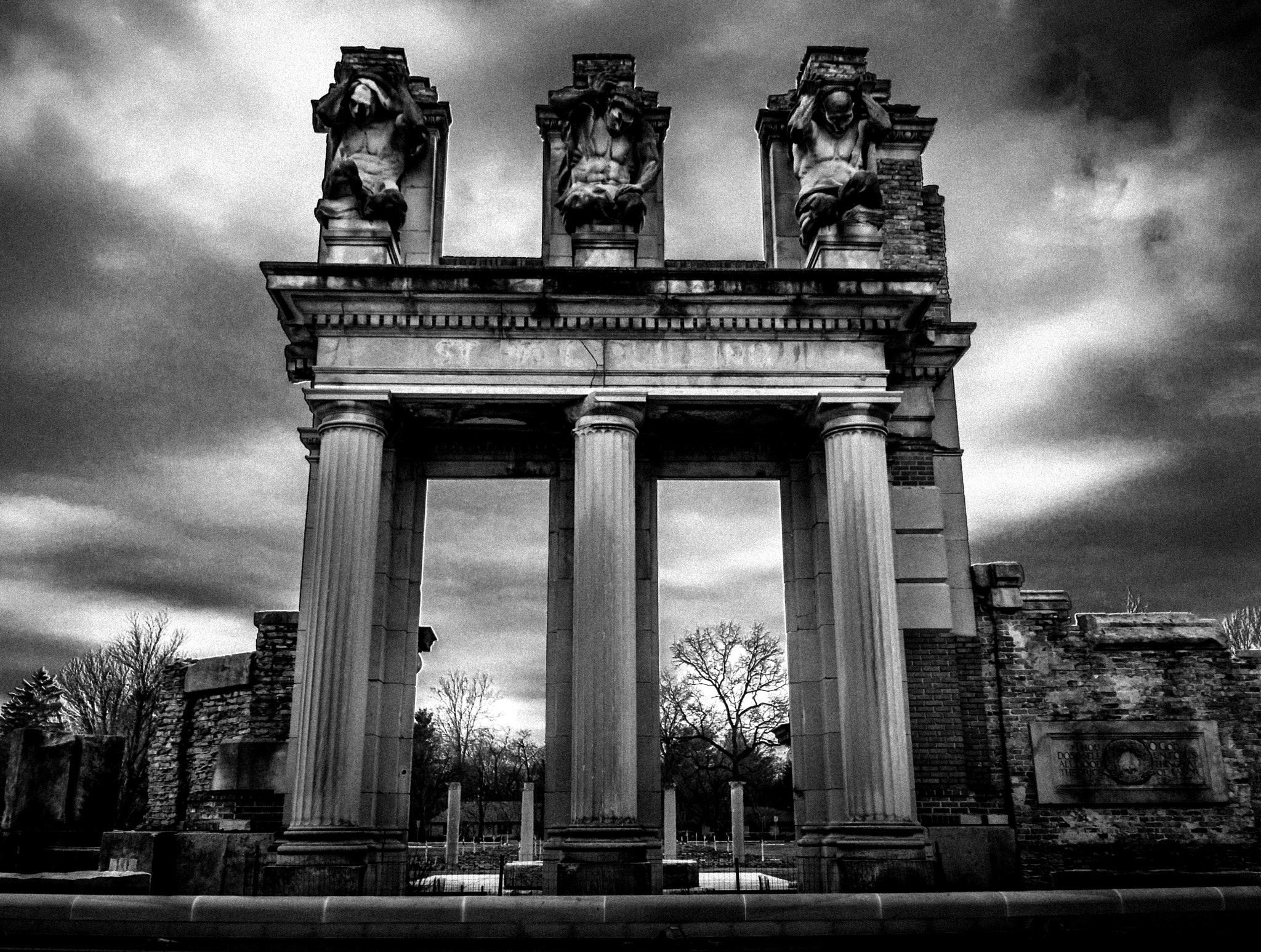 Canon EOS 1100D (EOS Rebel T3 / EOS Kiss X50) sample photo. Holding up the ruins photography