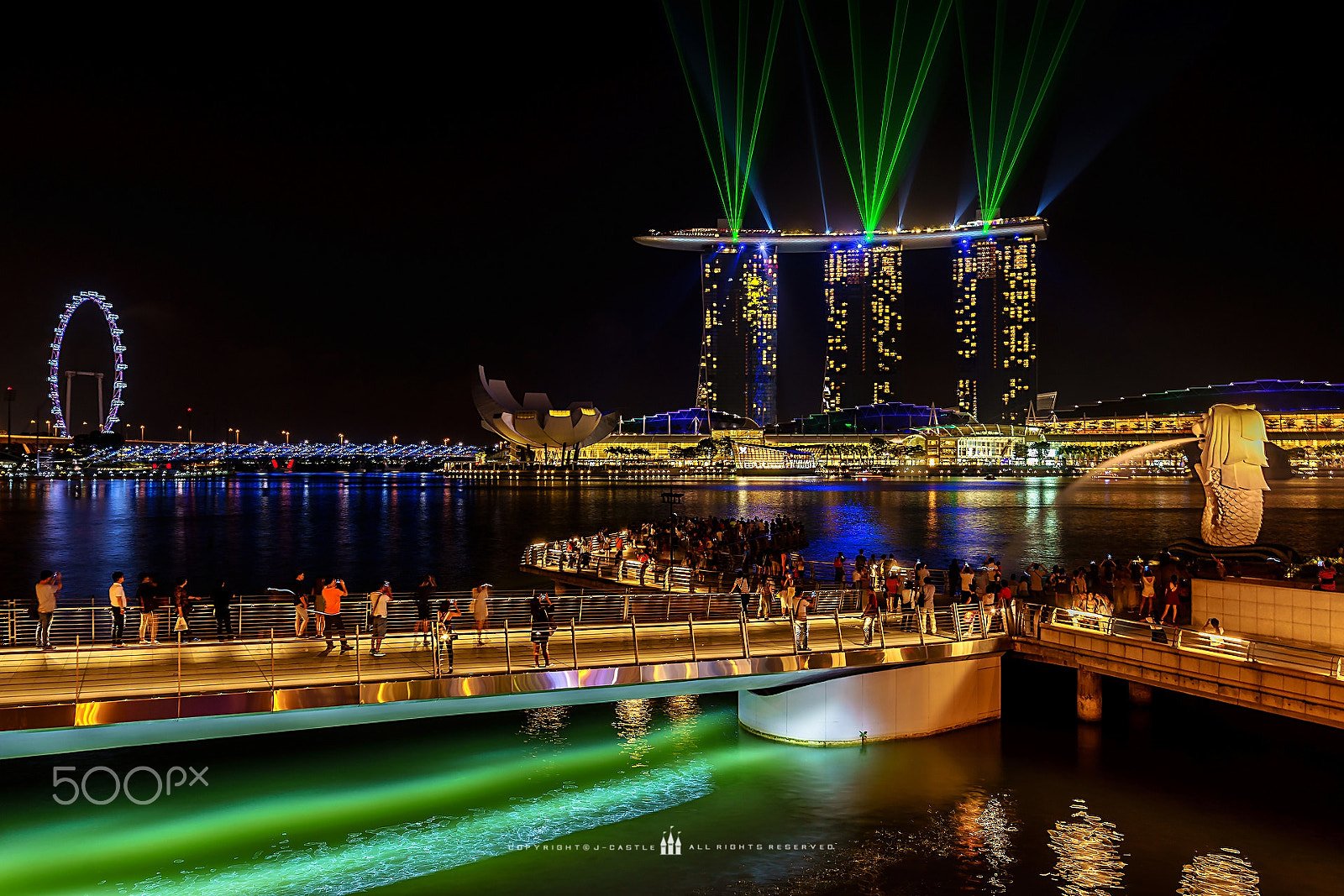 Sony a7 + Sony Vario-Tessar T* FE 16-35mm F4 ZA OSS sample photo. Merlion park nightview photography