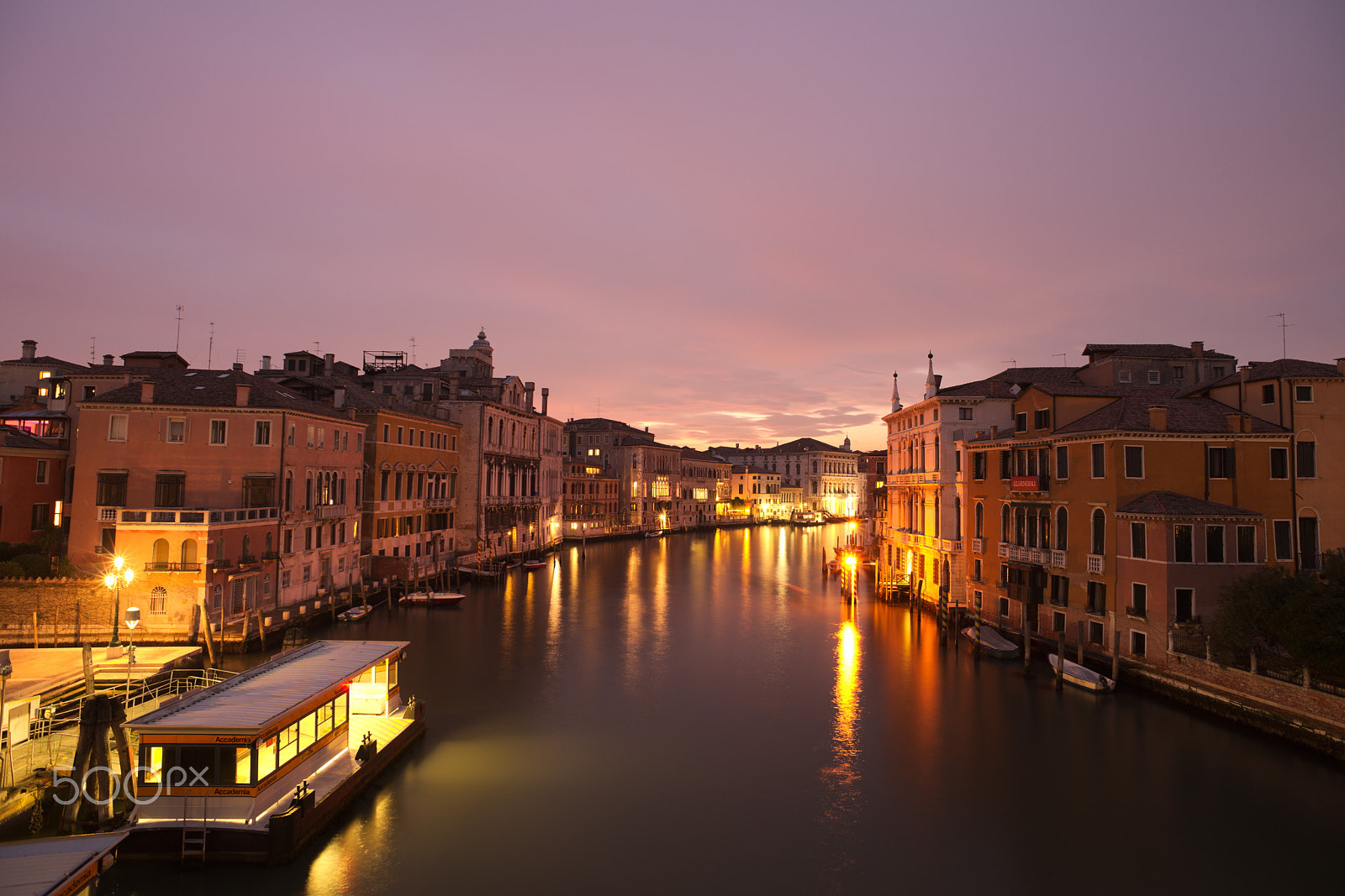 AF Nikkor 20mm f/2.8 sample photo. Venice cliche photography