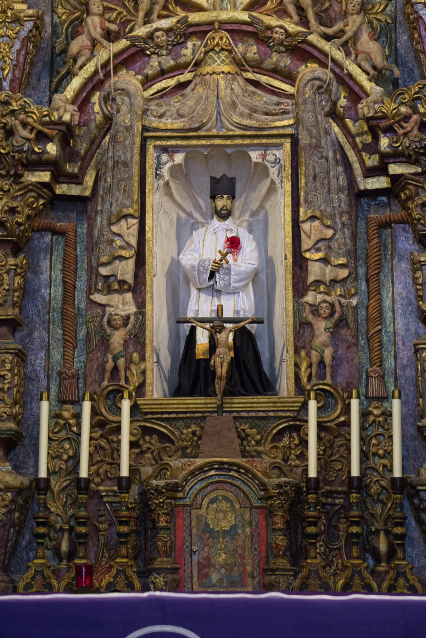Fujifilm X-T2 + Fujifilm XF 18-135mm F3.5-5.6 R LM OIS WR sample photo. San xavier mission altar photography