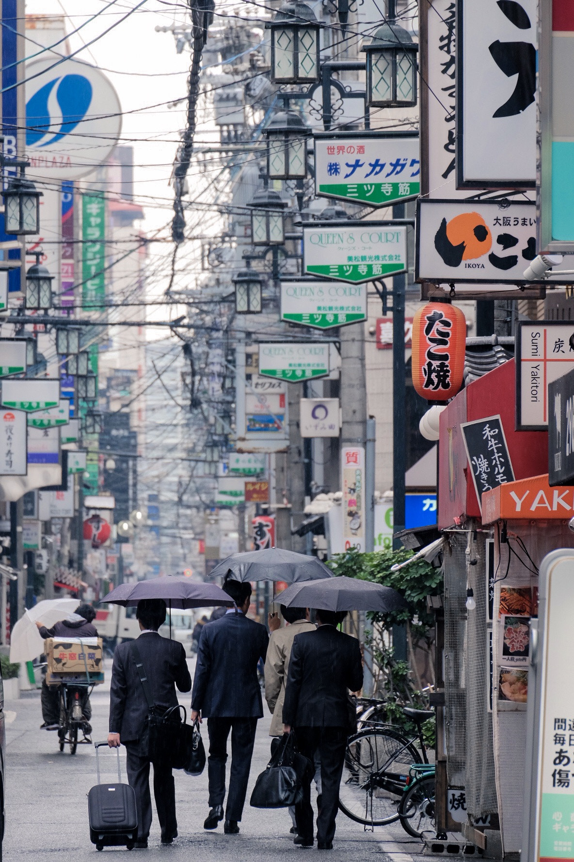 Fujifilm X-T10 + Fujifilm XC 50-230mm F4.5-6.7 OIS II sample photo. Street in osaka photography