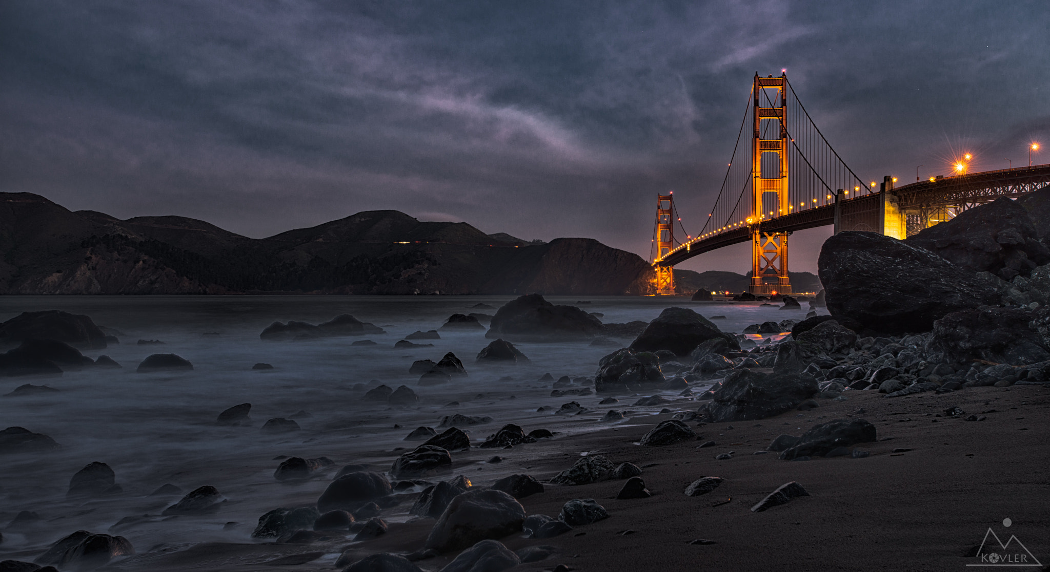 Nikon AF-S Nikkor 17-35mm F2.8D ED-IF sample photo. Golden gate at night photography