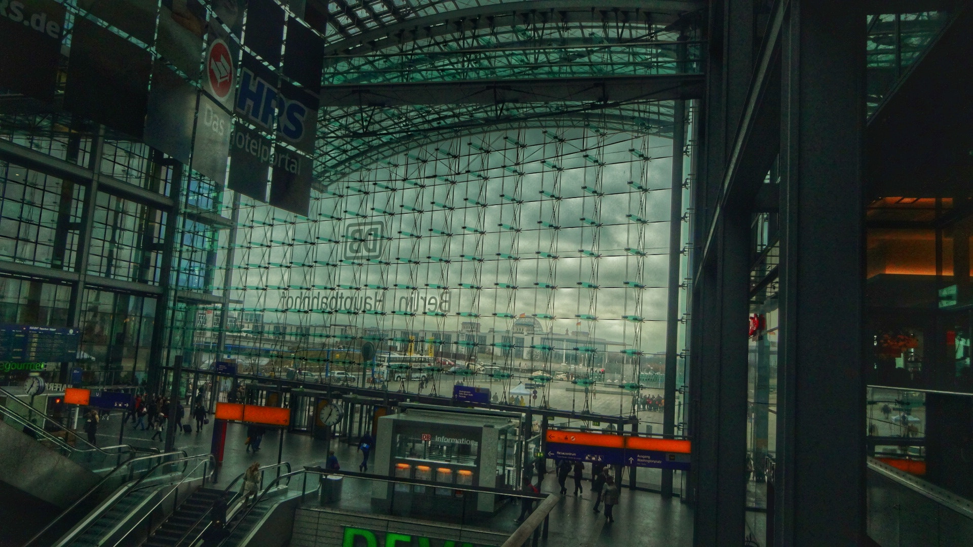 Sony Cyber-shot DSC-QX10 sample photo. Haupt- bahnhof, -stadt, -ge... photography