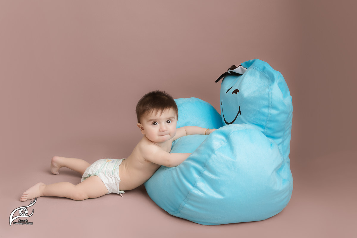 Canon EOS 5DS R sample photo. Boy with his pillow photography