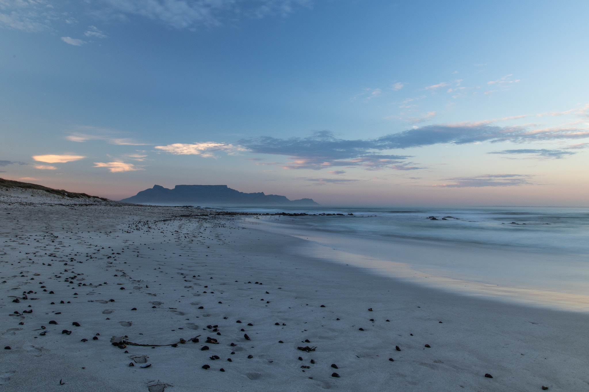 Canon EF 17-40mm F4L USM sample photo. West coast beach: table mountain early morning photography