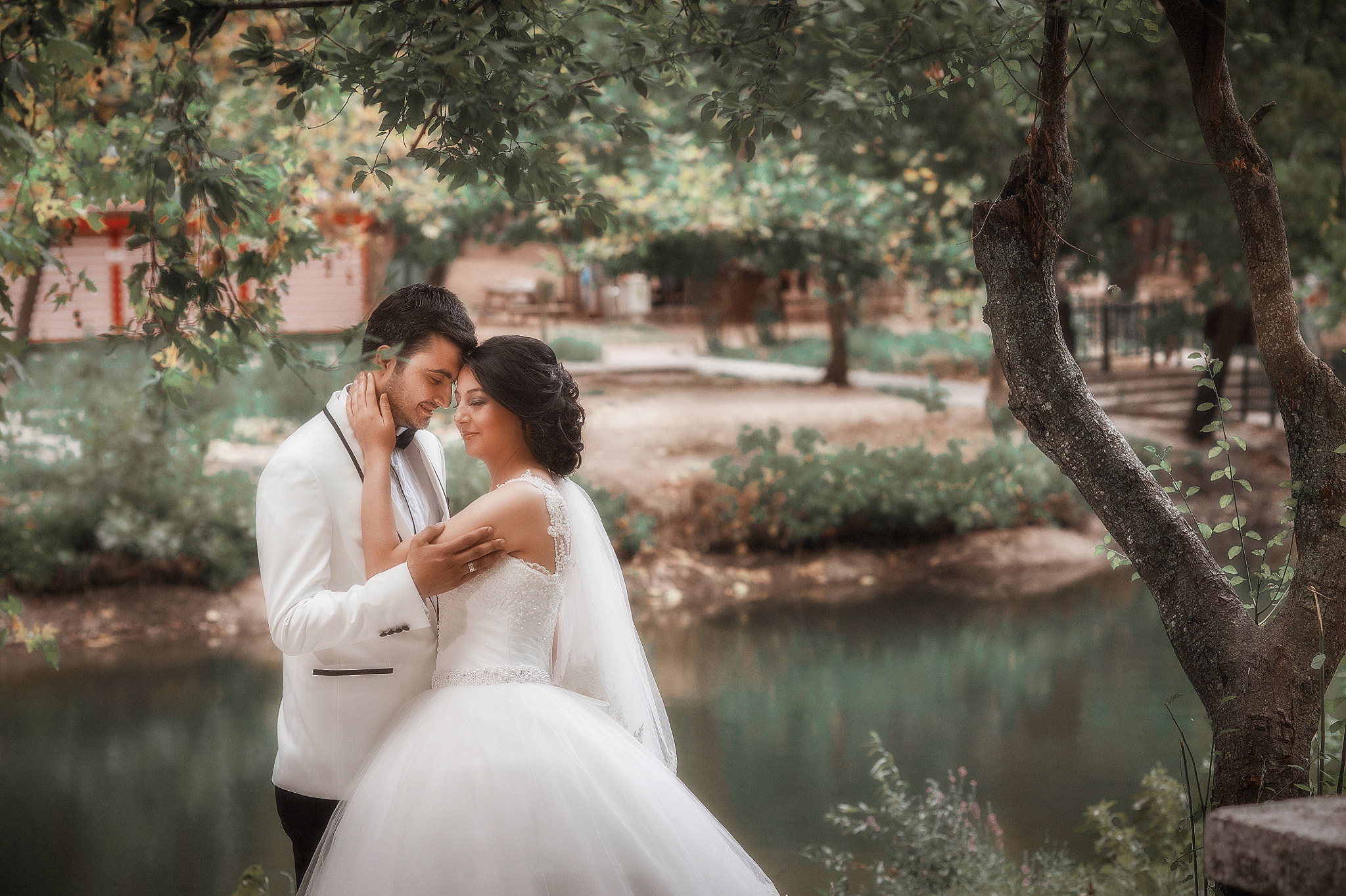 Nikon D700 + Nikon AF Nikkor 85mm F1.8D sample photo. Love story photography