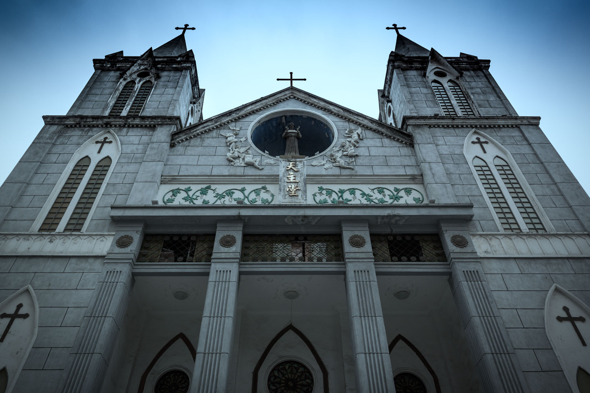 Canon EOS 500D (EOS Rebel T1i / EOS Kiss X3) sample photo. Catholic church photography