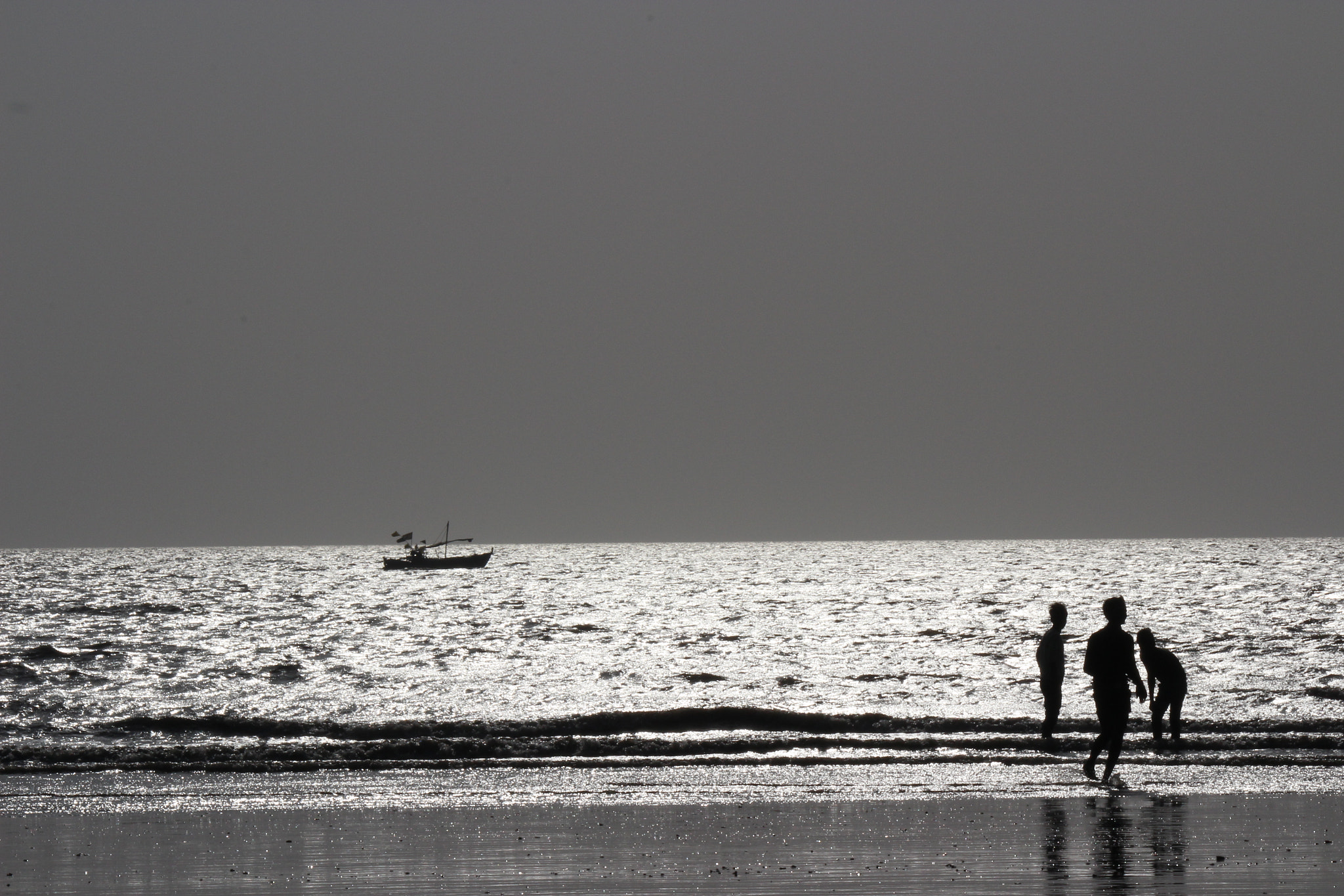 Canon EOS 100D (EOS Rebel SL1 / EOS Kiss X7) sample photo. Beach life photography