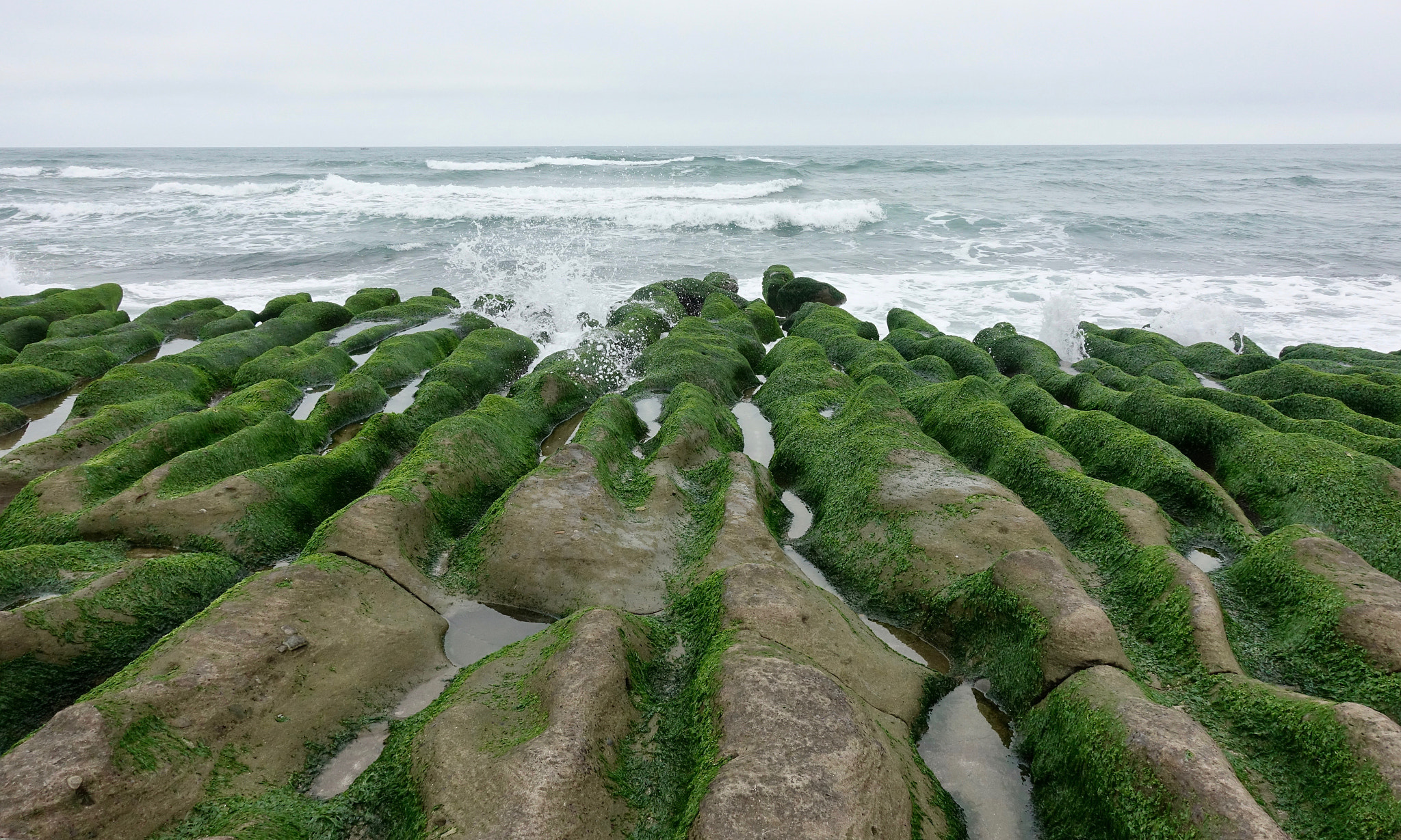 Sony DSC-RX100M5 sample photo. Green stone troughs 綠石槽 in laomei 老梅 photography