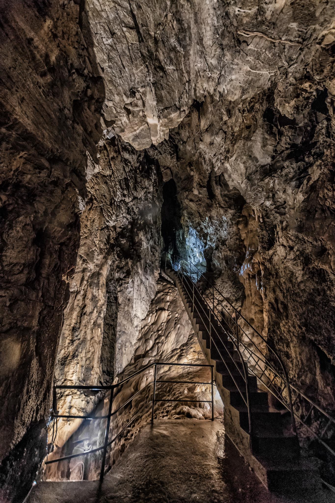 Sigma 10-20mm F3.5 EX DC HSM sample photo. Wind cave photography