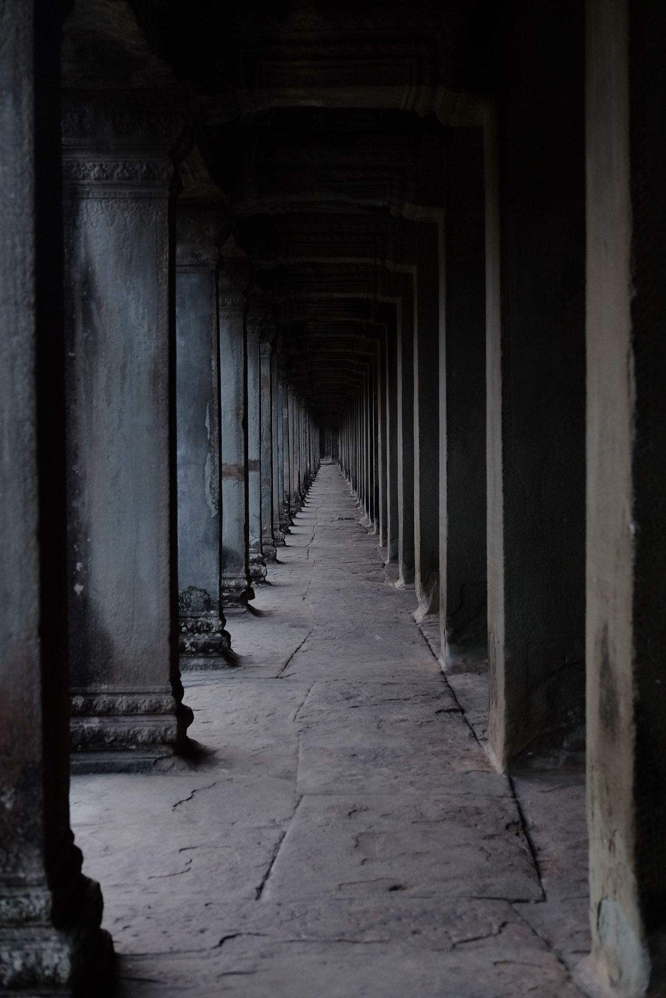 Fujifilm X-T1 sample photo. Columns in angkor wat photography