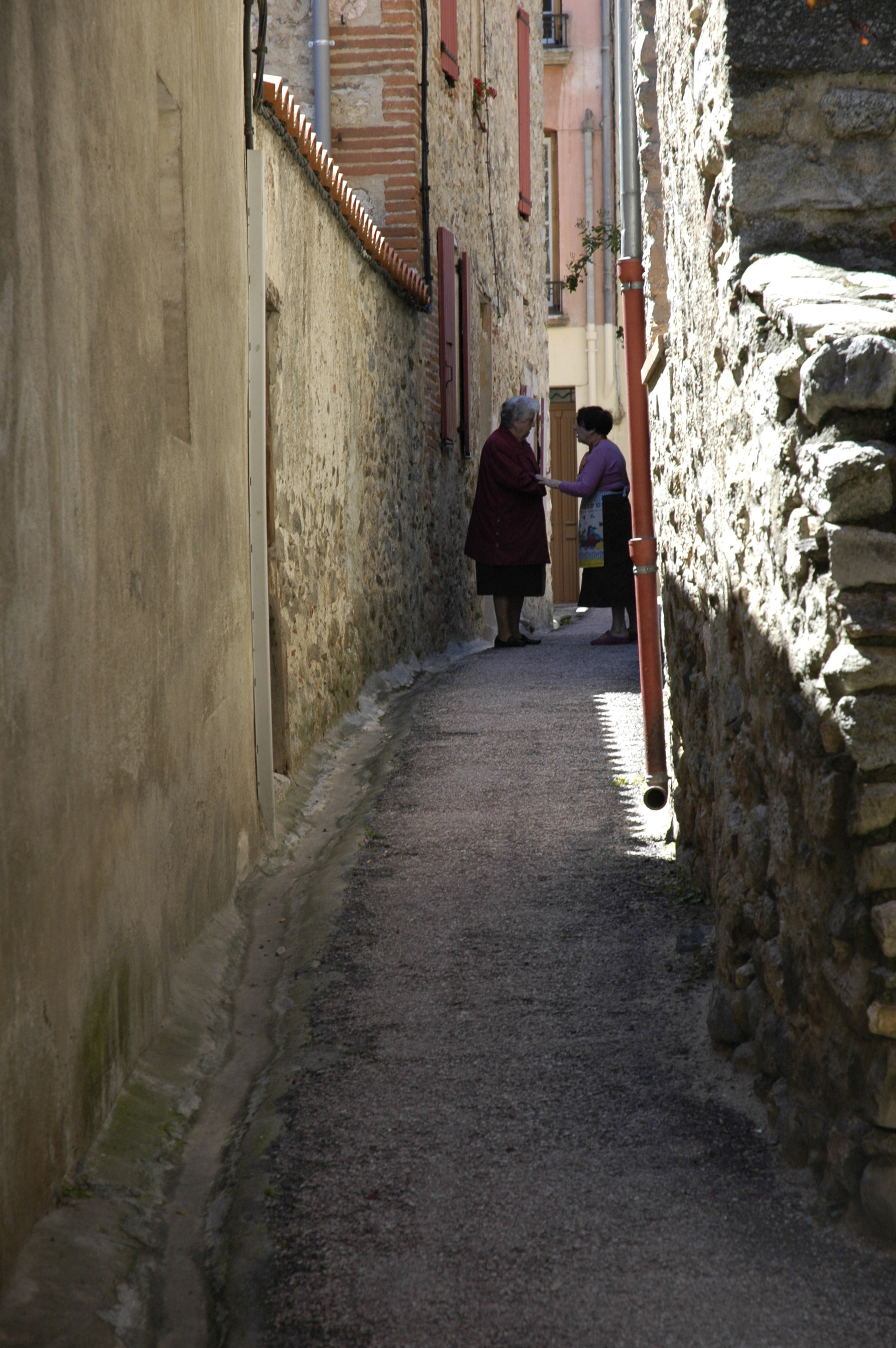 Nikon D70 sample photo. Gossip in a mountain town photography