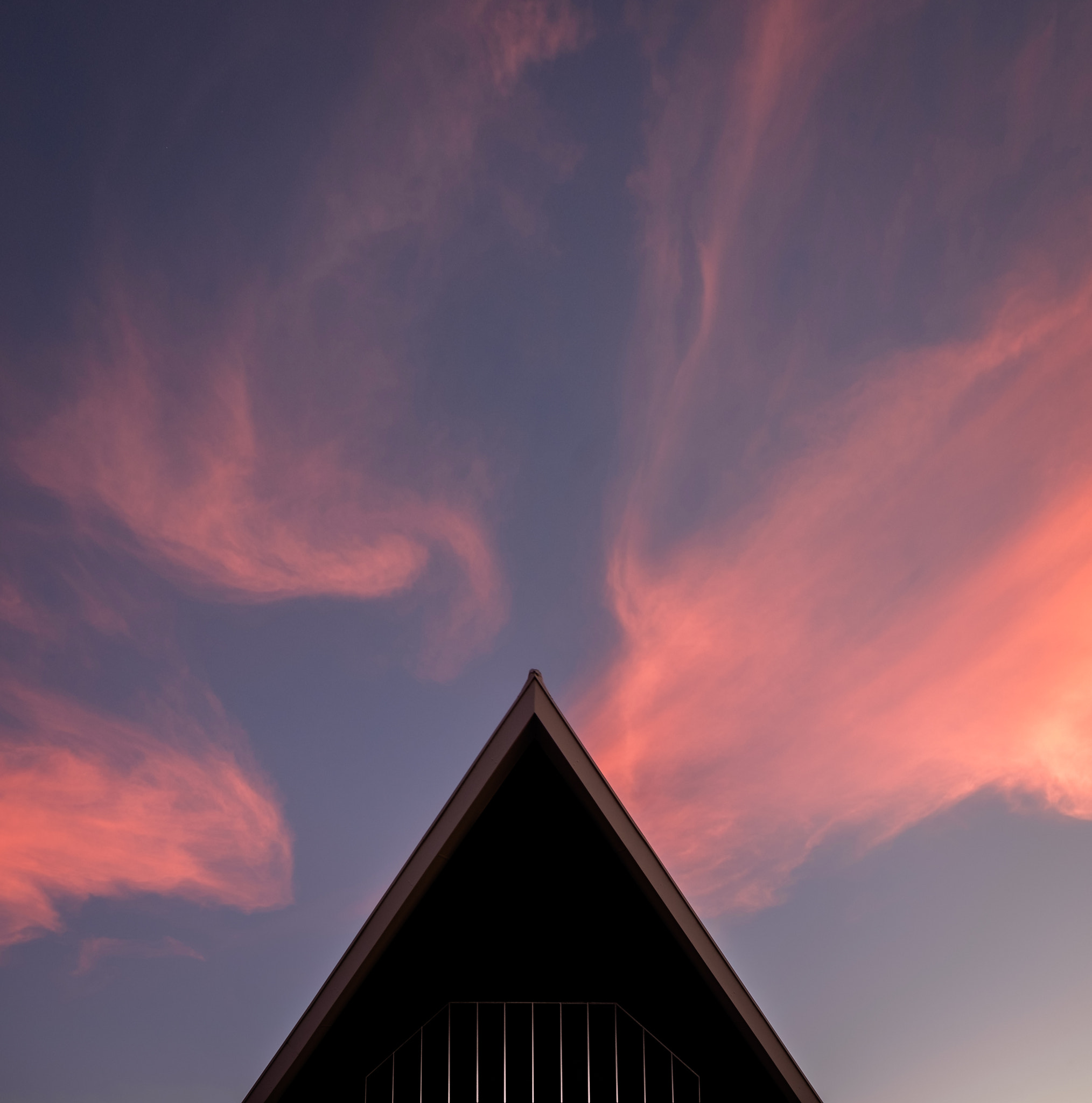 Fujifilm X-E2 + Fujifilm XF 18-55mm F2.8-4 R LM OIS sample photo. Cloud piercer photography