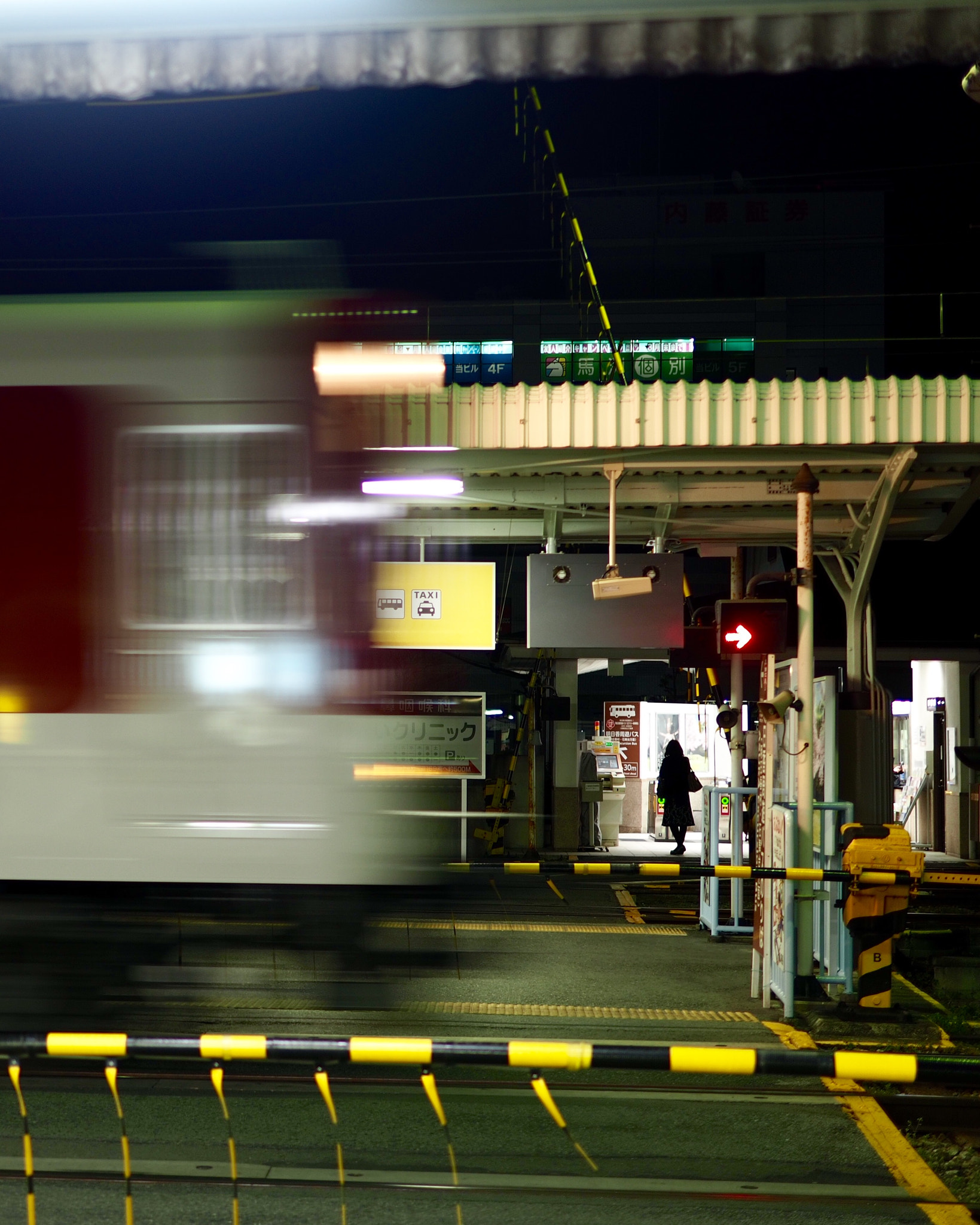 Panasonic Leica DG Summilux 25mm F1.4 II ASPH sample photo. Quiet, old station photography