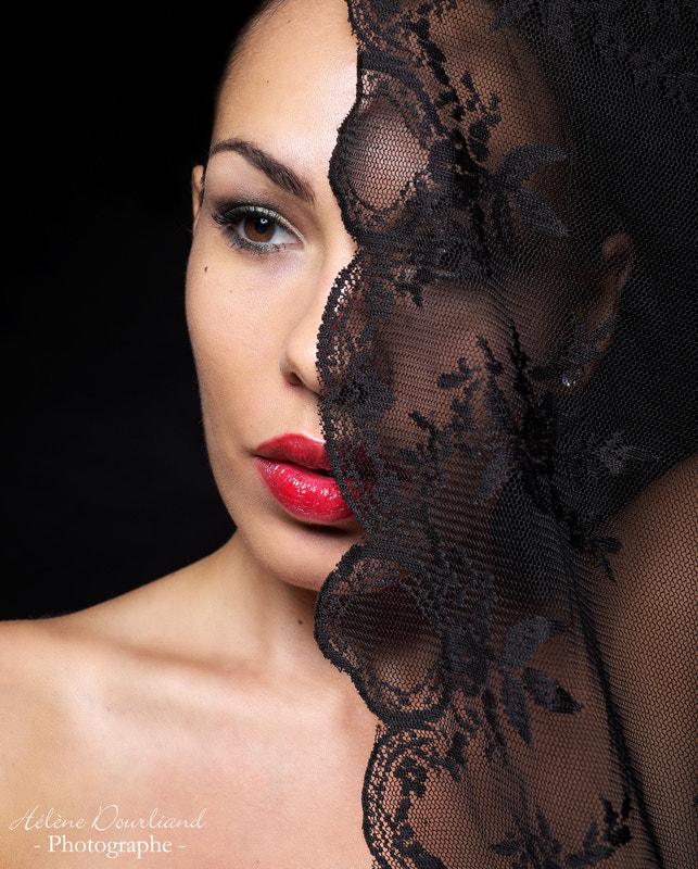 Fujifilm X-T1 + Fujifilm XF 35mm F1.4 R sample photo. Portrait dentelle photography