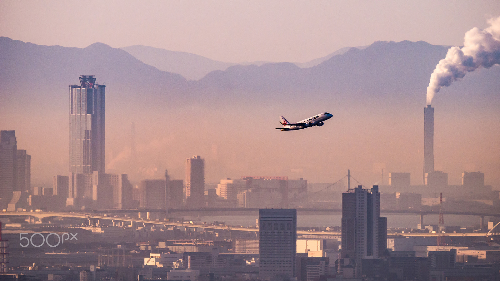 Panasonic Lumix DMC-G7 + LEICA DG 100-400/F4.0-6.3 sample photo. Departure on the city,japan,itm photography