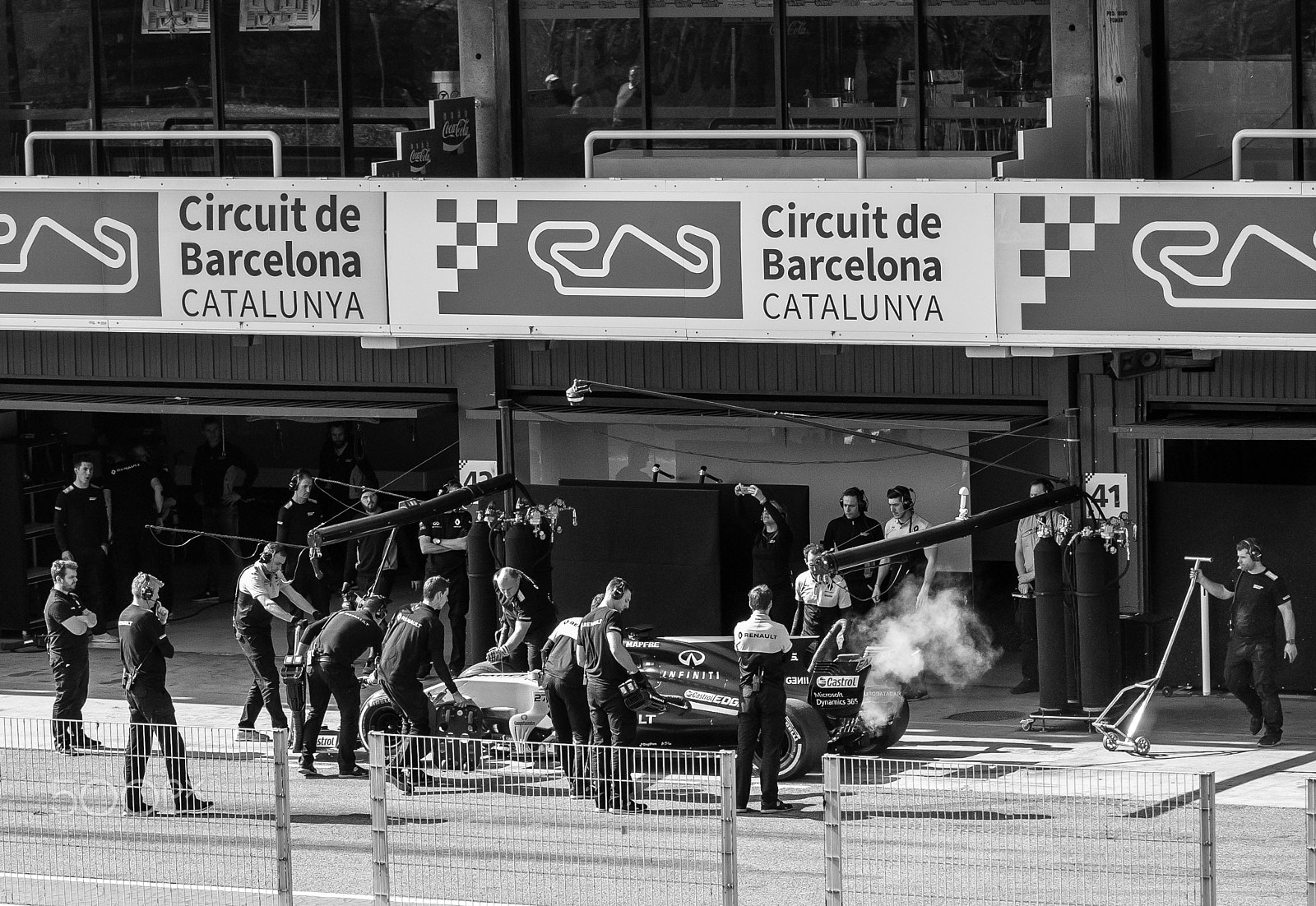 Sony a7 sample photo. Pit stop renault photography