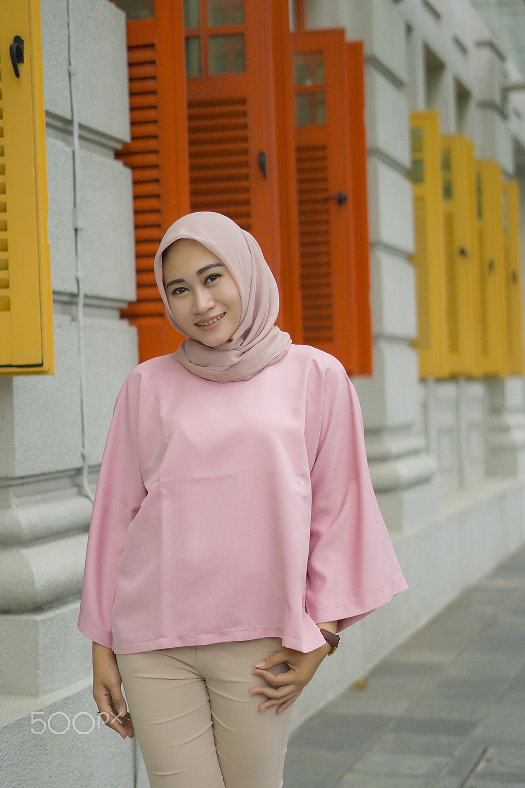 Sony FE 50mm F1.8 sample photo. Hijab clarke quay singapore photography