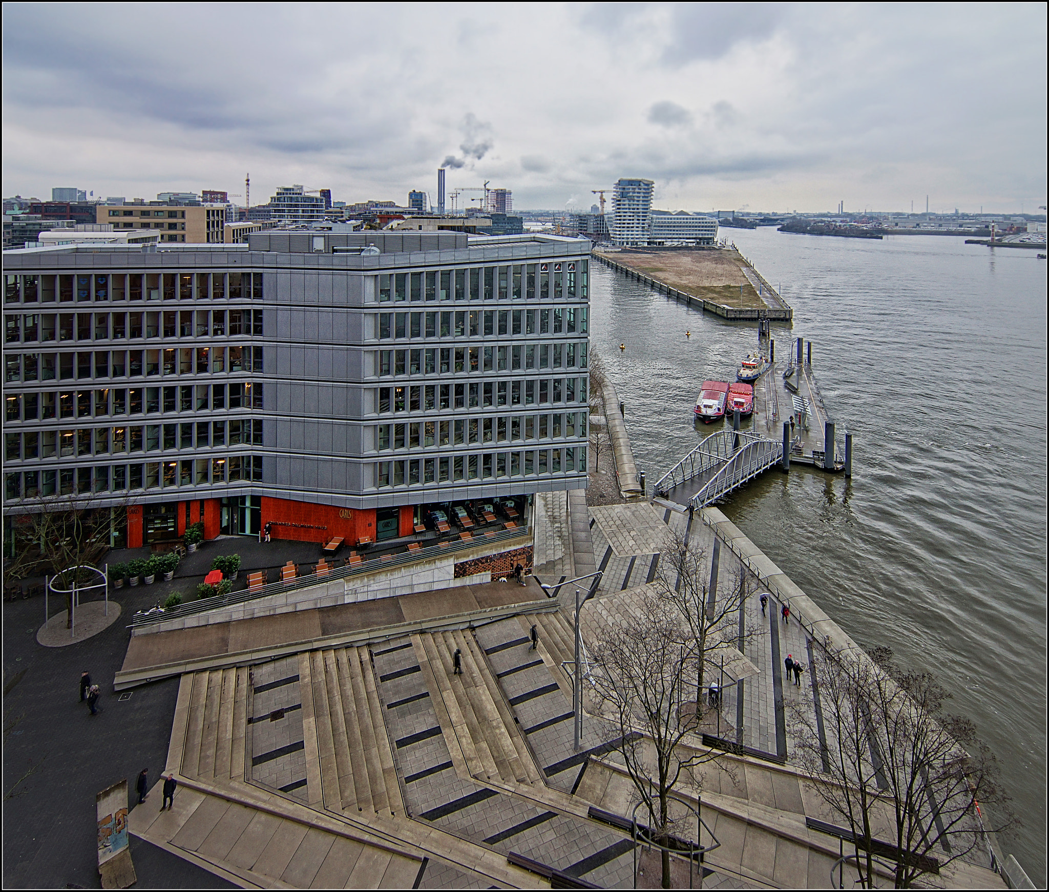 20mm F2.8 sample photo. Hamburger ausblicke elbphilharmonie photography