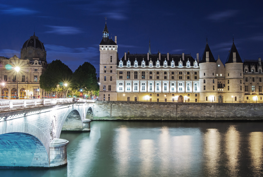 Sony SLT-A77 + Sony DT 18-55mm F3.5-5.6 SAM sample photo. La conciergerie photography