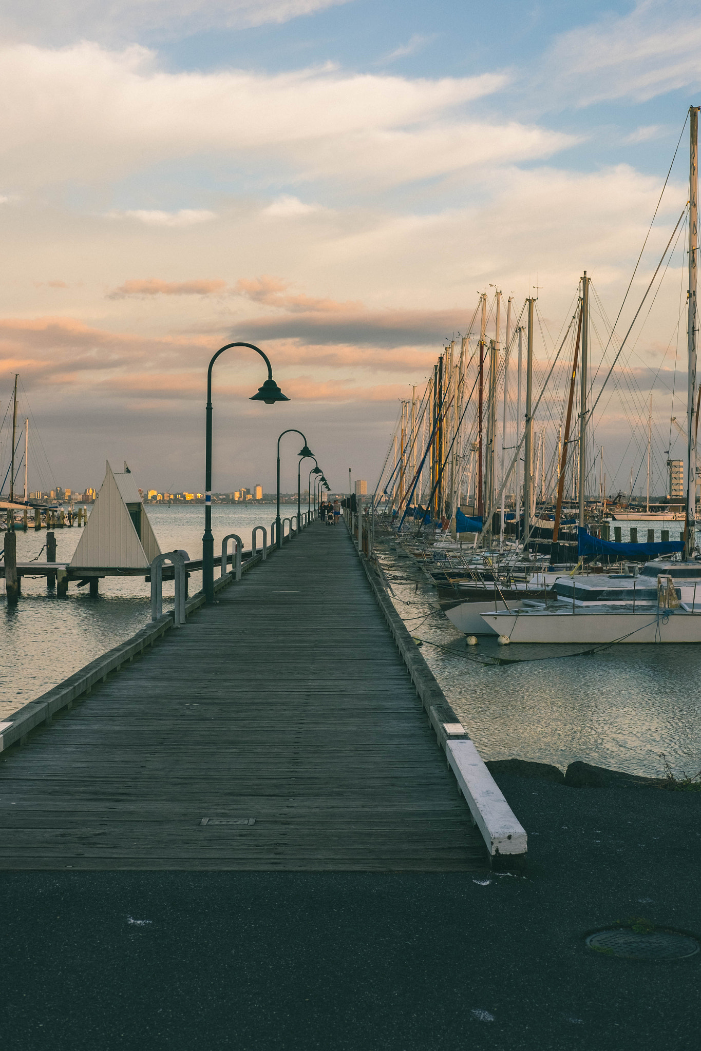 Fujifilm X-T1 + Fujifilm XF 35mm F2 R WR sample photo. On the pier photography