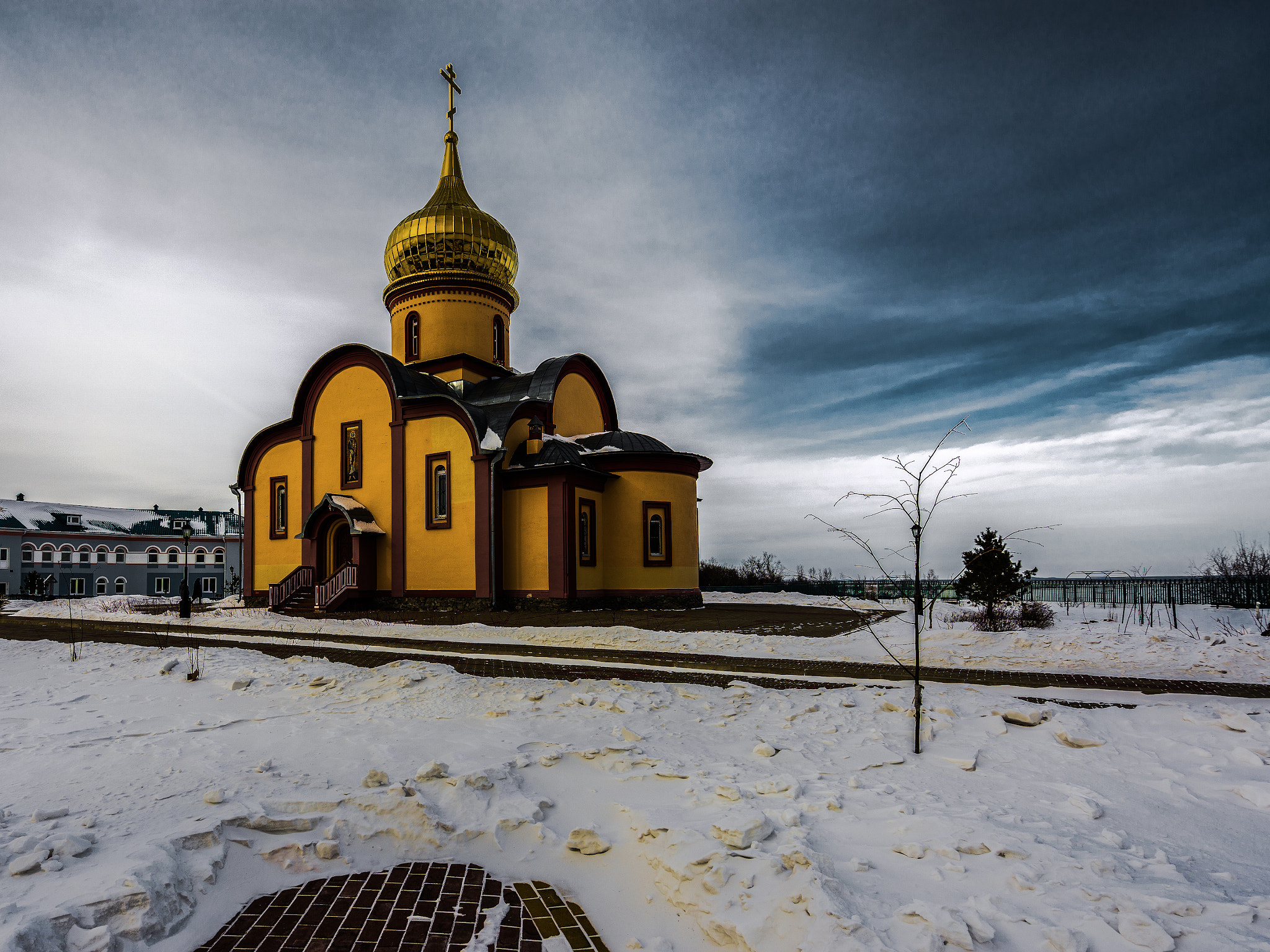 Sony a7R + Sony Vario-Tessar T* FE 16-35mm F4 ZA OSS sample photo. St. petropavlovskiy convent photography