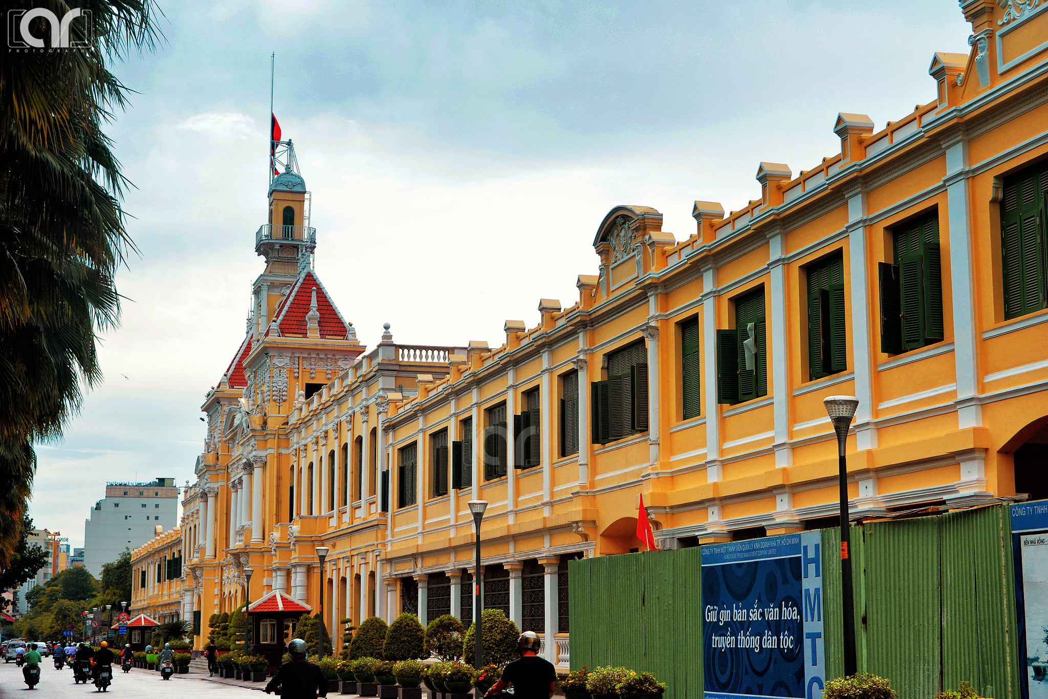 Nikon D5200 + Sigma 18-200mm F3.5-6.3 II DC OS HSM sample photo. Ho chi minh city hall photography