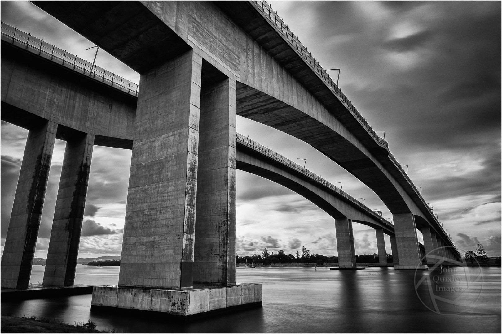 Fujifilm X-T1 + Fujifilm XF 14mm F2.8 R sample photo. Under the gateway bridges photography