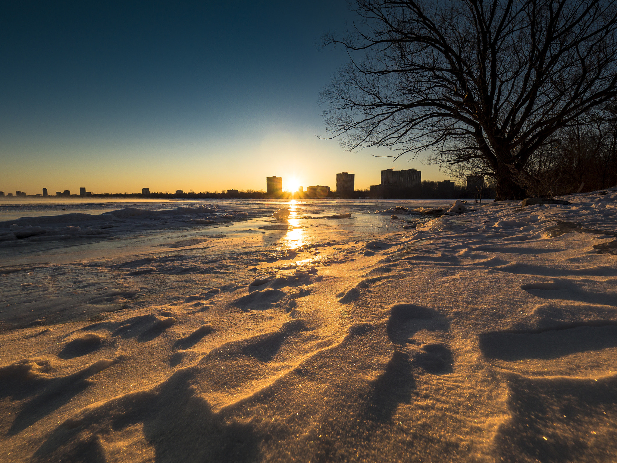 Olympus OM-D E-M5 II + Olympus M.Zuiko Digital ED 7-14mm F2.8 PRO sample photo. Early spring sunrise ... photography