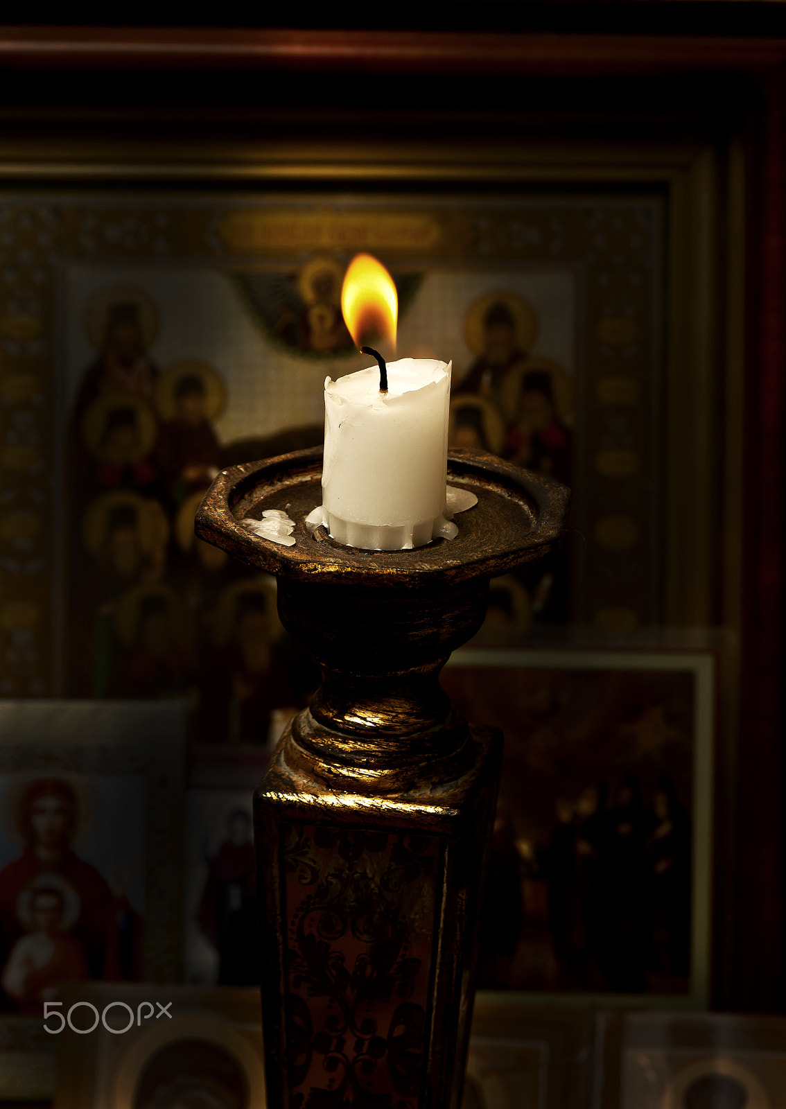 Canon EOS 550D (EOS Rebel T2i / EOS Kiss X4) sample photo. Burning candle in a church photography
