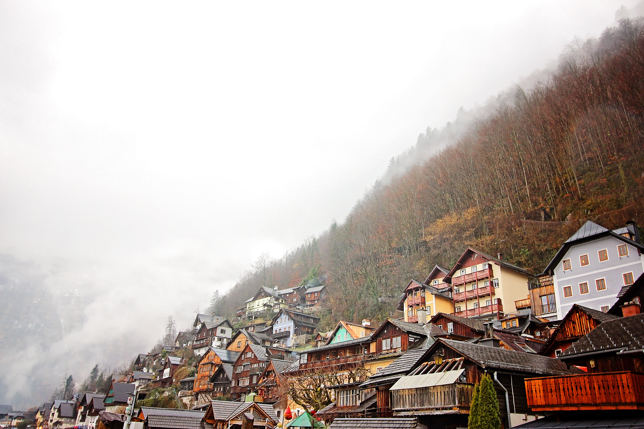Canon EOS 600D (Rebel EOS T3i / EOS Kiss X5) sample photo. The border between the fog and the hallstatt photography