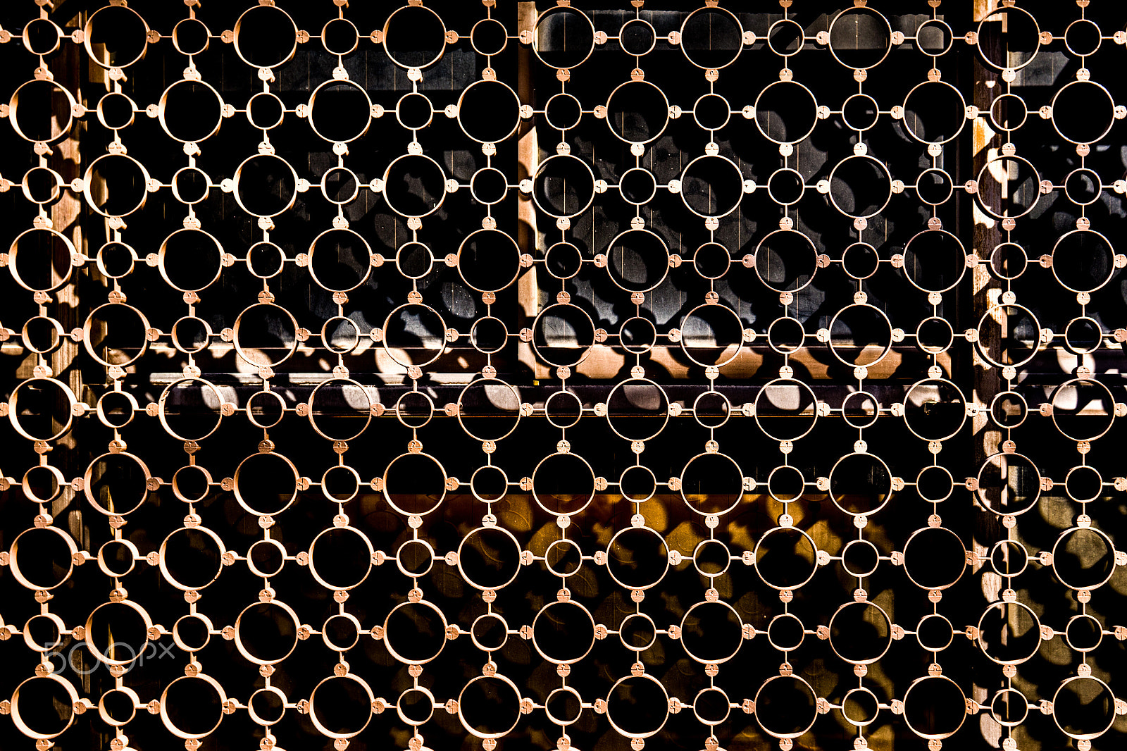 Sony a6000 + Sigma 19mm F2.8 EX DN sample photo. Bubble grid photography