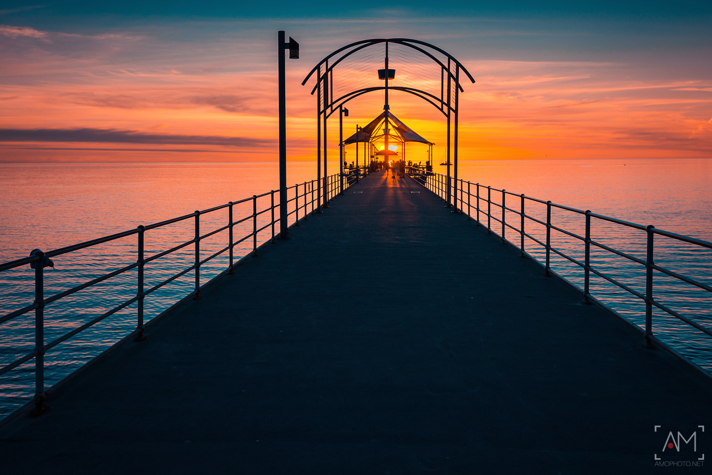 Nikon AF-S Nikkor 16-35mm F4G ED VR sample photo. Brighton jetty with people at sunset photography