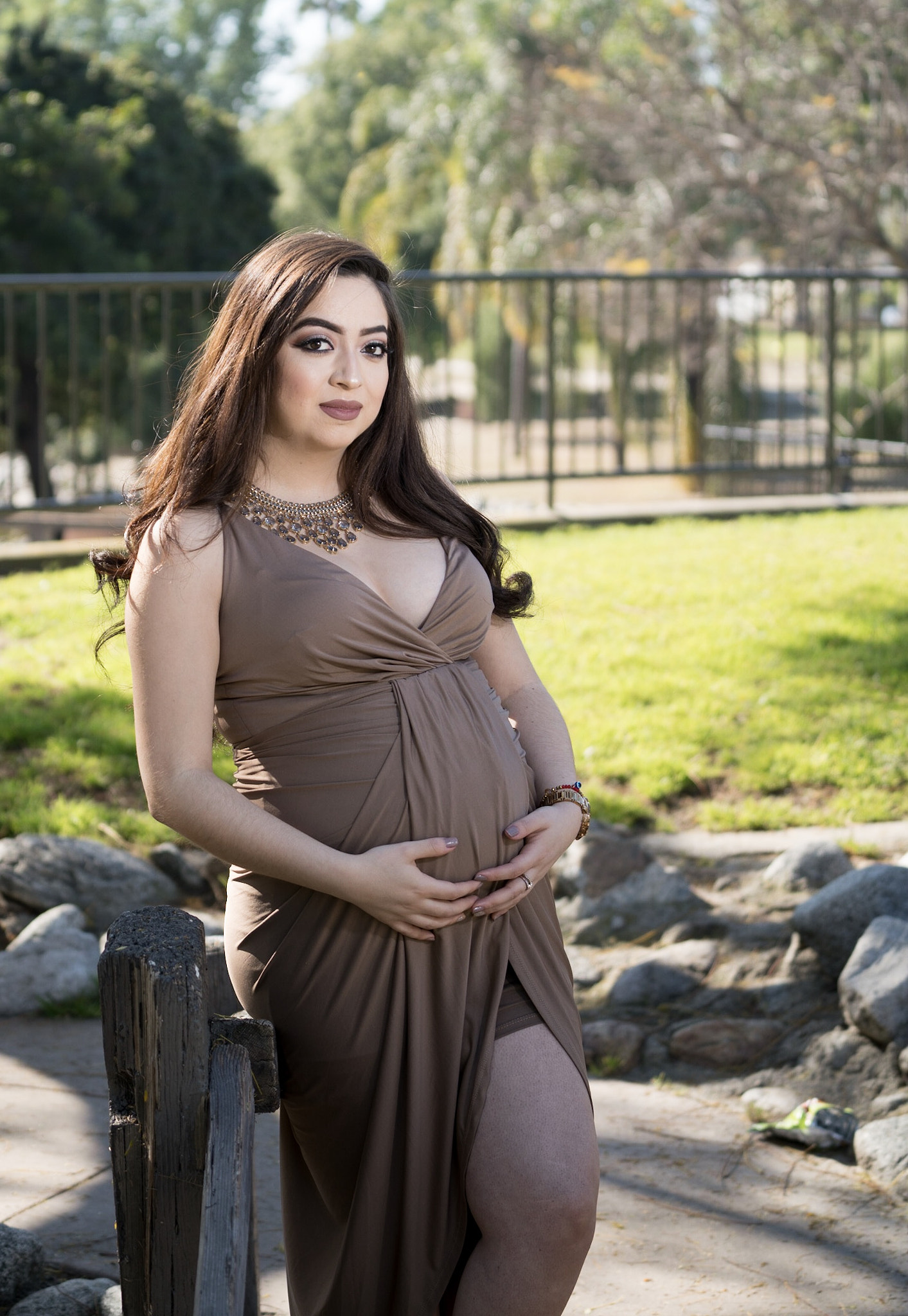 Sony a7R II + Sony FE 70-200mm F4 G OSS sample photo. Maternity shoot photography