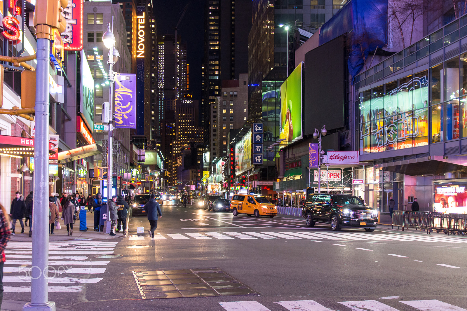 Sigma 17-70mm F2.8-4 DC Macro OS HSM | C sample photo. Around times square photography