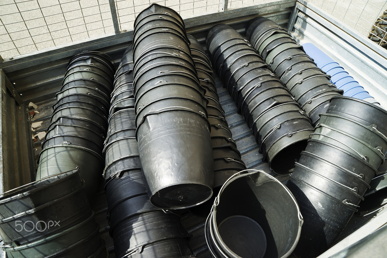 Sony a7 + Sony Vario Tessar T* FE 24-70mm F4 ZA OSS sample photo. The black buckets pails photography