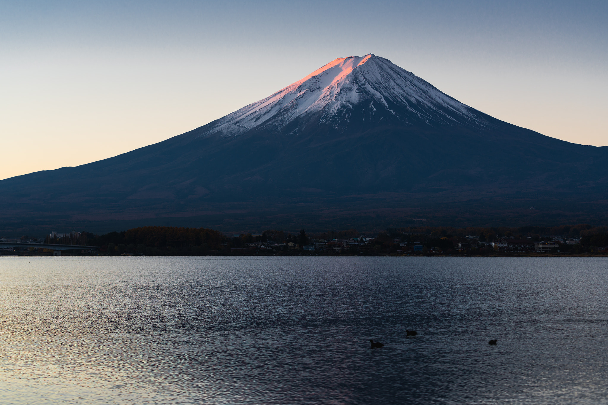Sony FE 70-200mm F2.8 GM OSS sample photo. Morning light of mount fuji photography