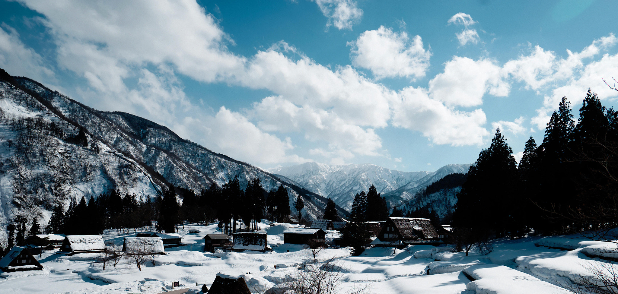 Sony a7S + Sony Vario-Tessar T* FE 16-35mm F4 ZA OSS sample photo. Japanese landscape / 五箇山 photography