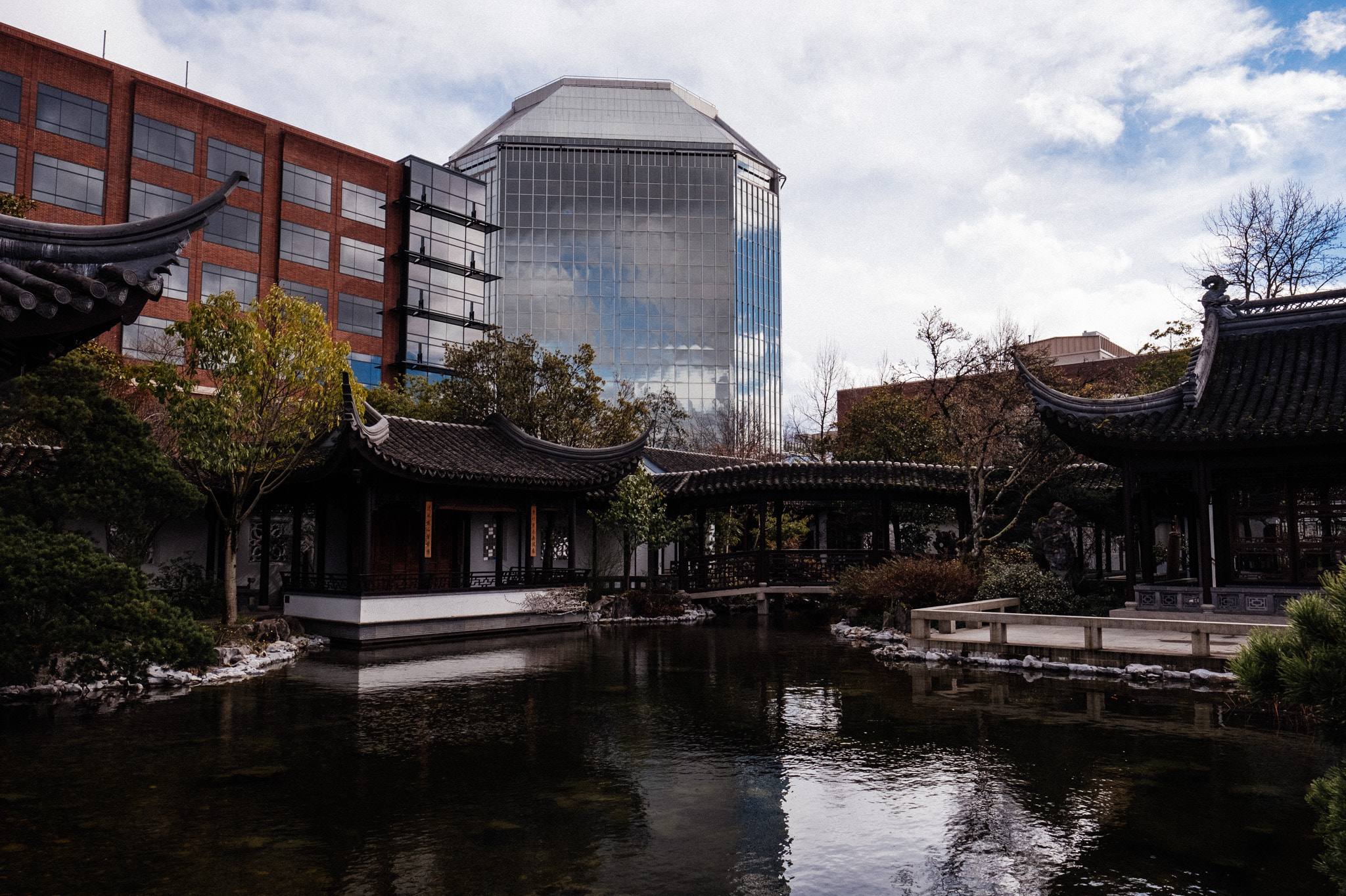 Fujifilm XF 16mm F1.4 R WR sample photo. Juxtaposition photography