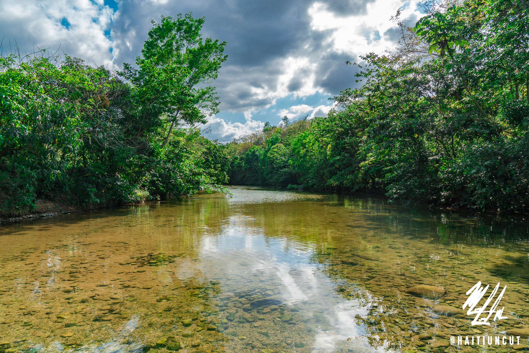 Sony a6300 + Sony Vario-Tessar T* E 16-70mm F4 ZA OSS sample photo. River life photography