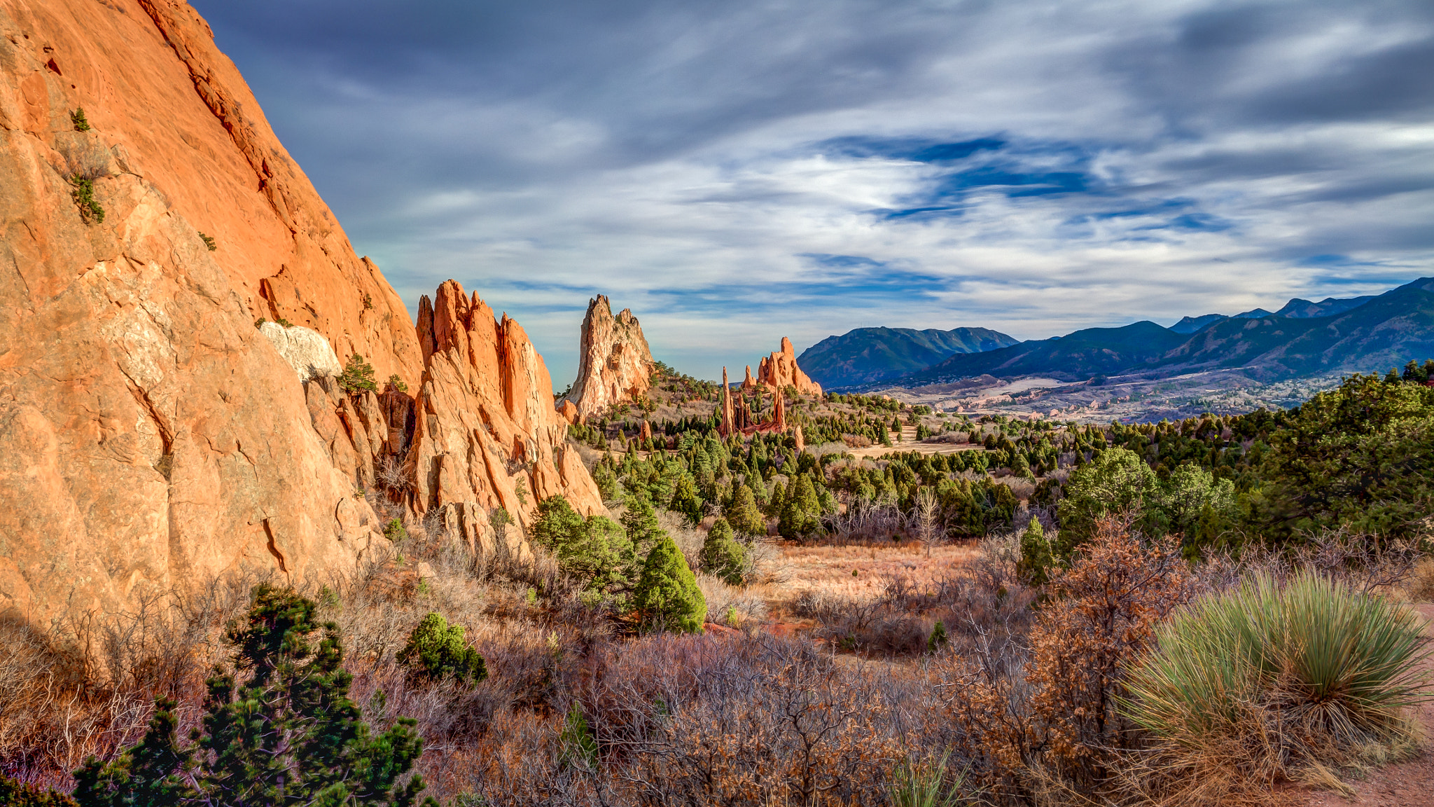 Olympus OM-D E-M10 + Olympus M.Zuiko Digital ED 12-40mm F2.8 Pro sample photo. Sunset in garden of the gods photography