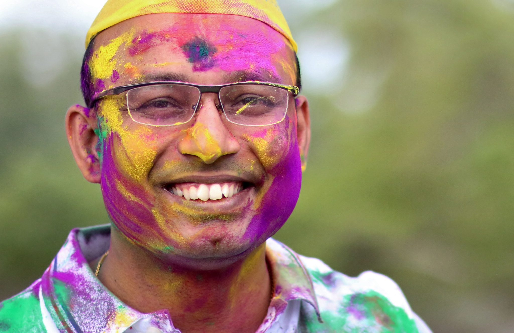 Canon EOS 600D (Rebel EOS T3i / EOS Kiss X5) + Canon EF 85mm F1.8 USM sample photo. Colorful holi photography