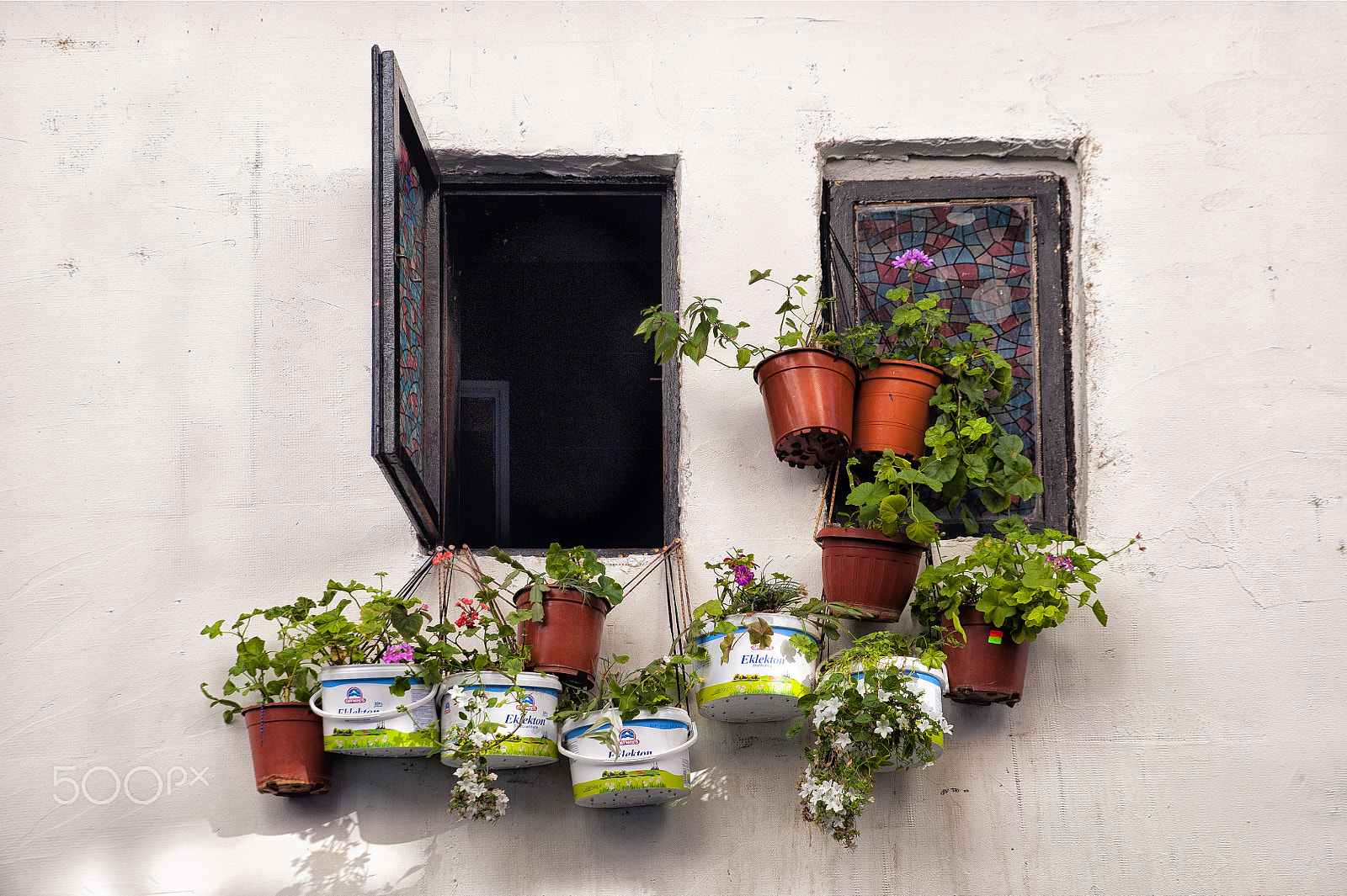 Tamron SP 24-70mm F2.8 Di VC USD sample photo. Flowerpots with flowers in a wall with windows. photography